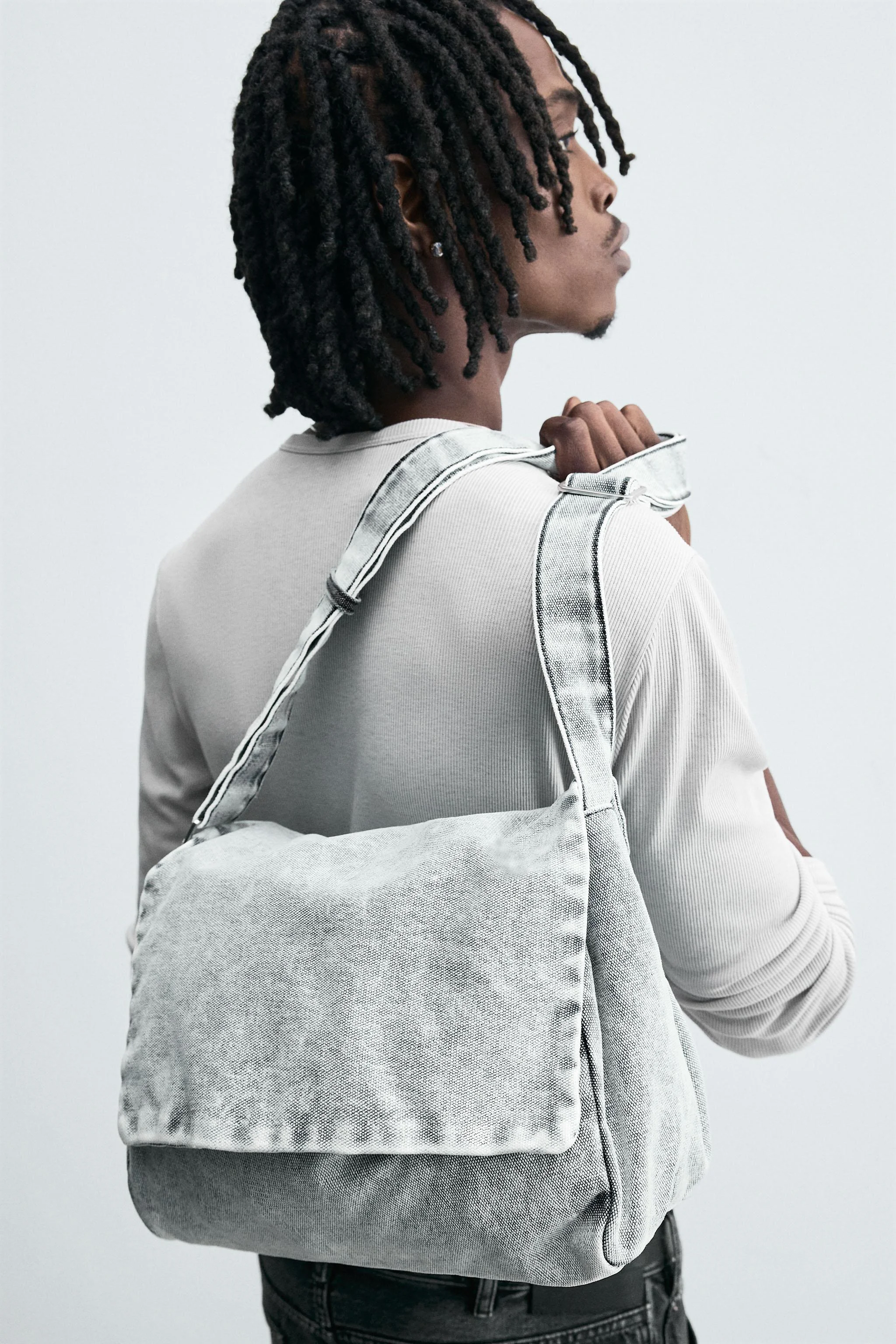 کیف دوشی از جنس جین کتان با طرح شسته شده