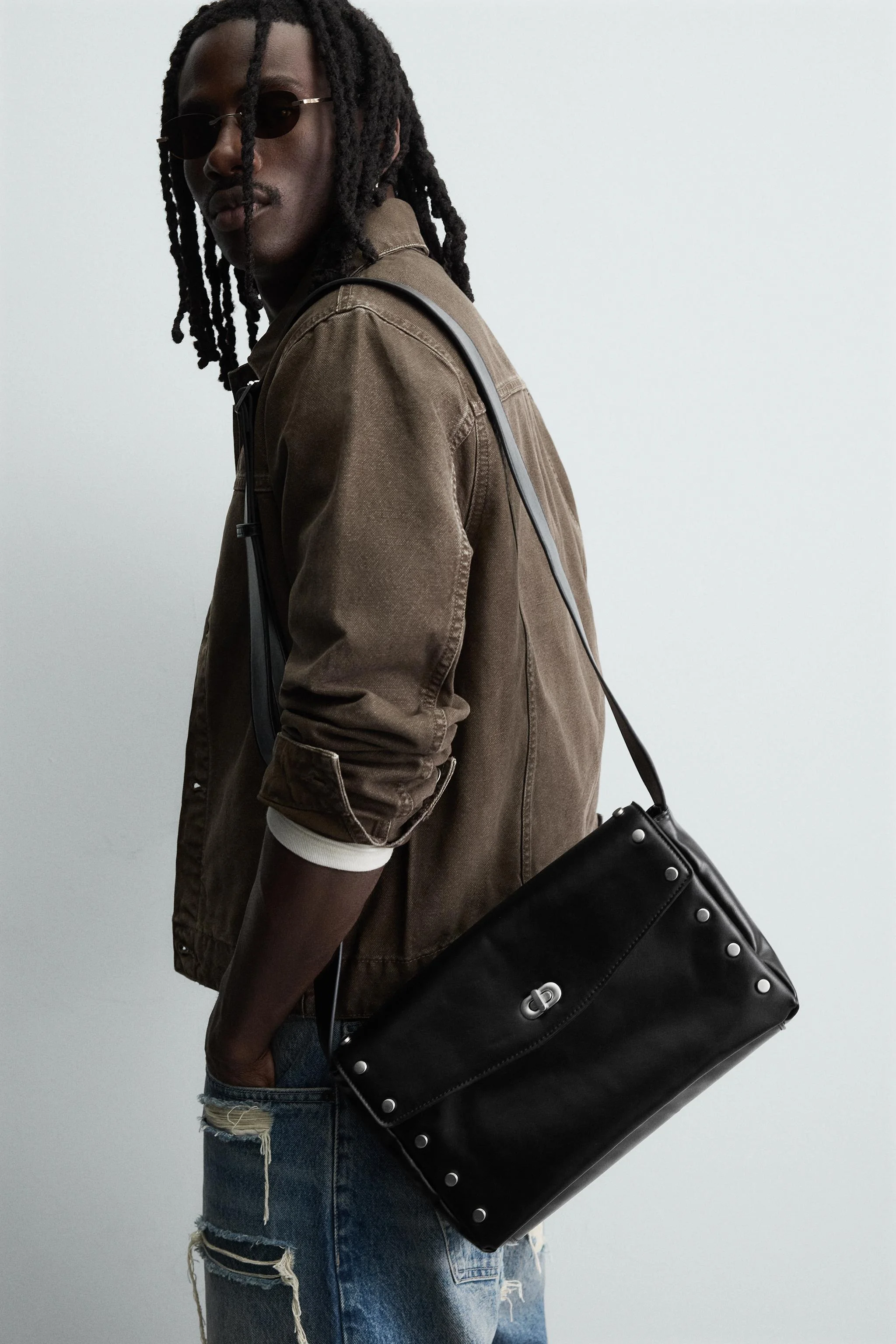 کیف دوشی با جزئیات فلزی