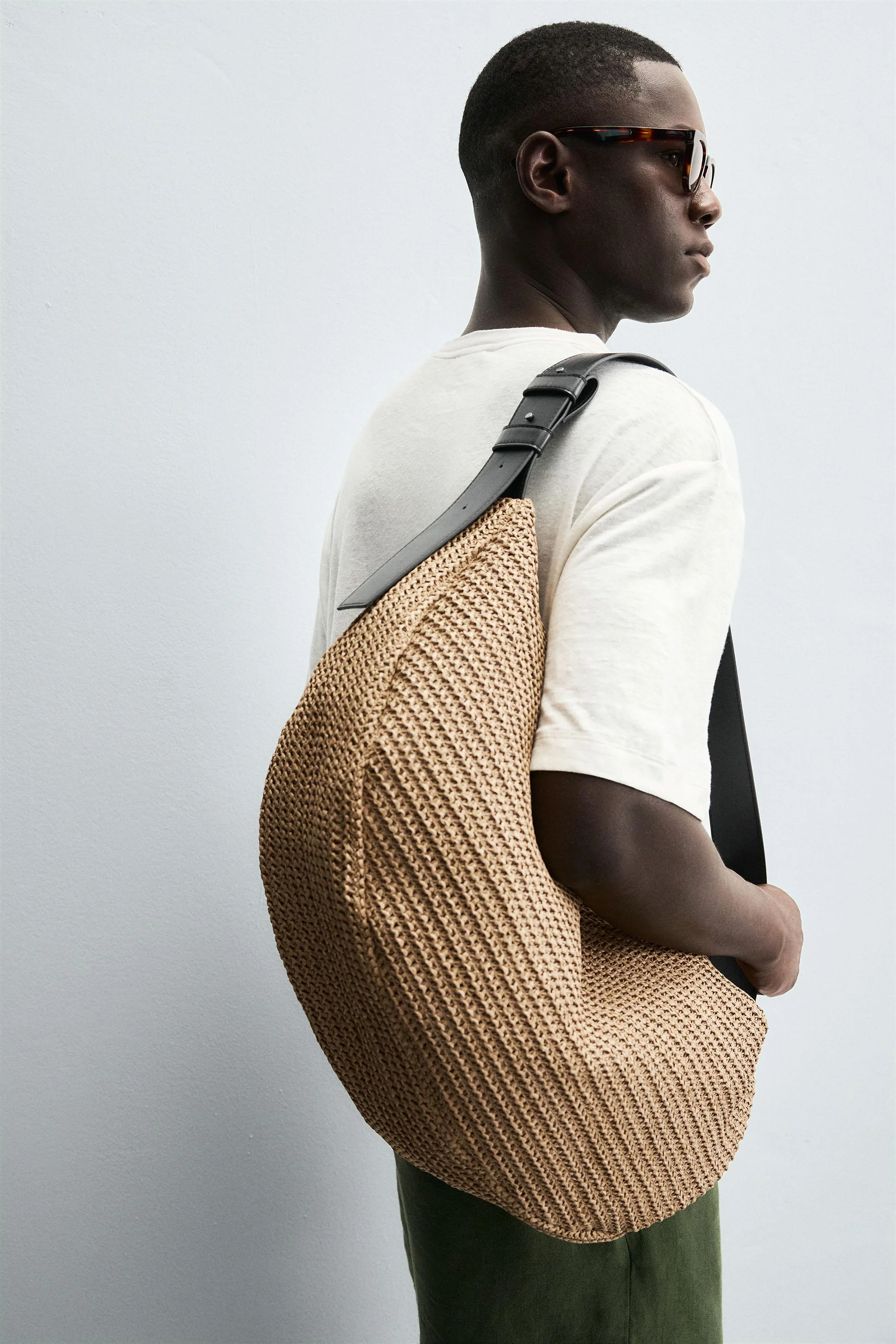 کیف دوشی با بافت حصیری