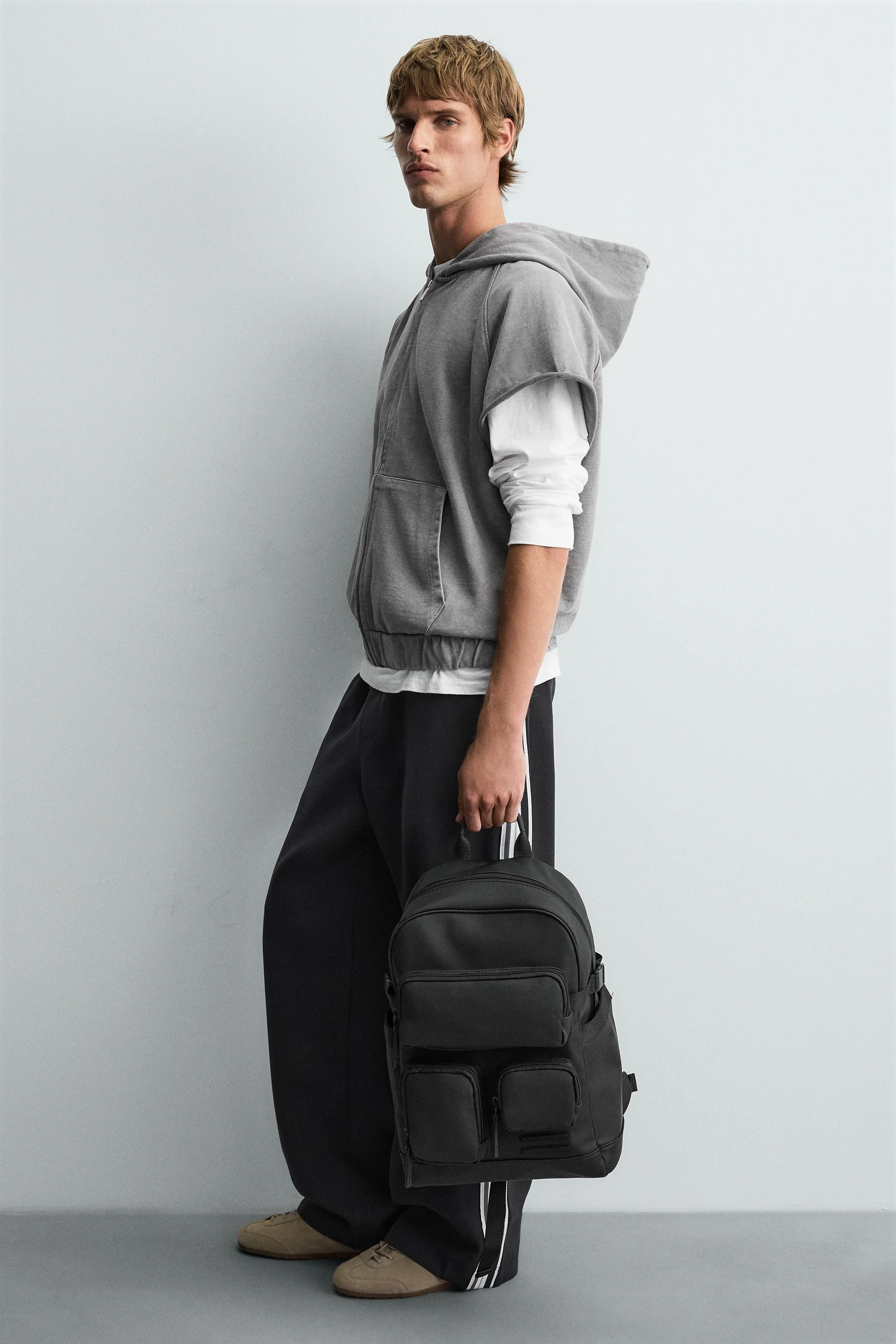 کوله پشتی چند جیبه با روکش لاستیکی