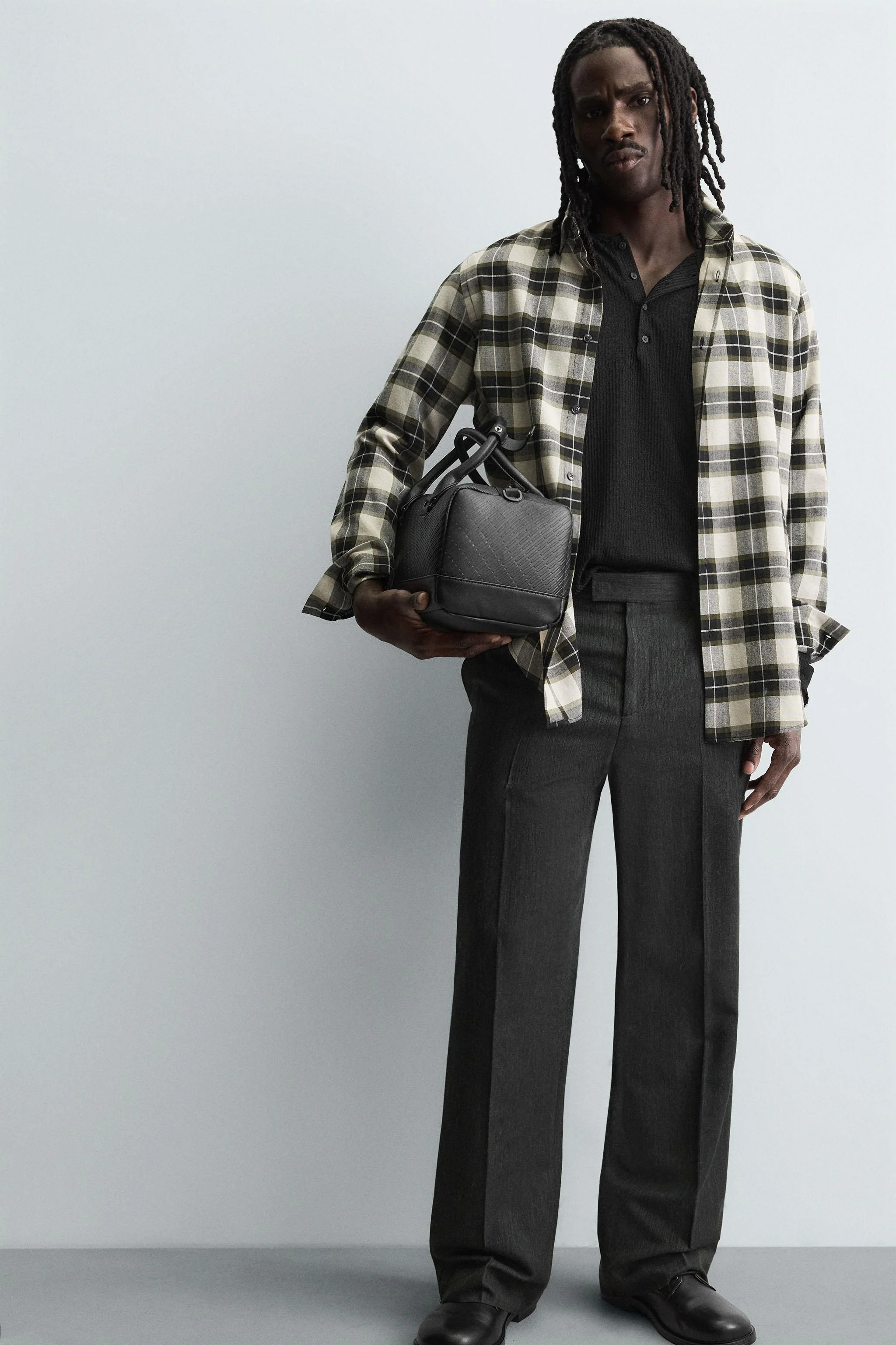 کیف رودوشی با بافت لاستیکی