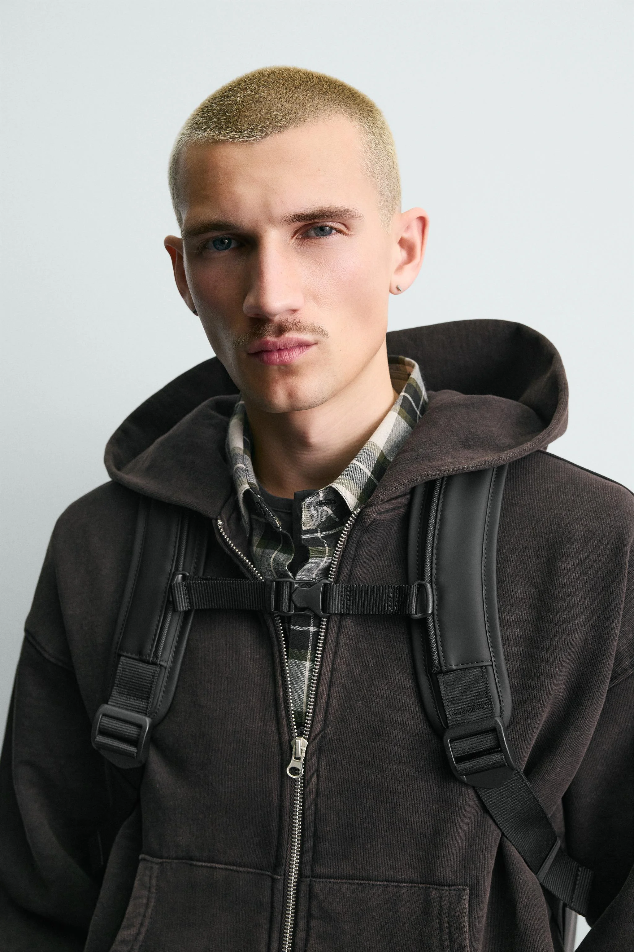 کوله پشتی چند جیبه با روکش لاستیکی