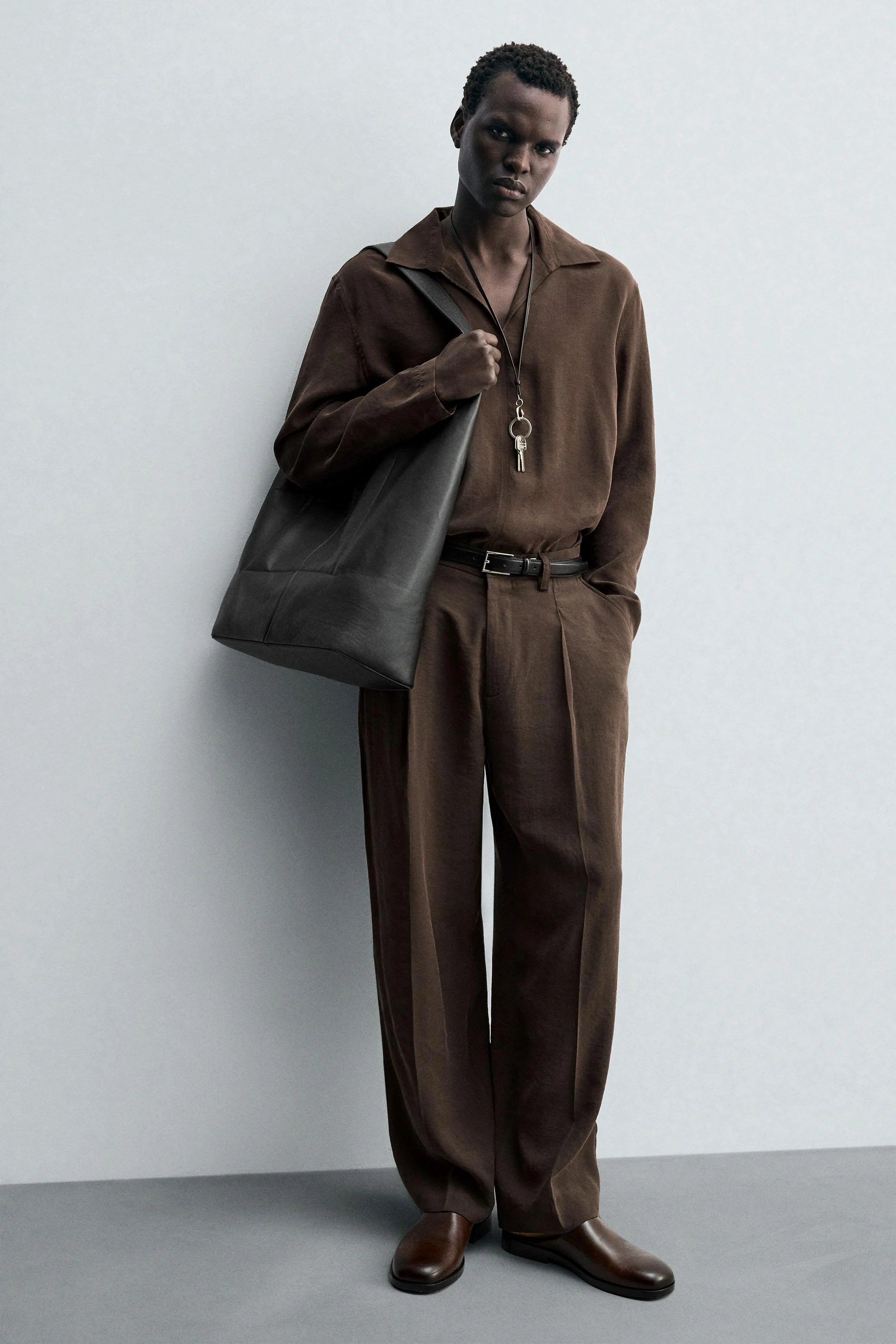 کفش چرمی چوبی