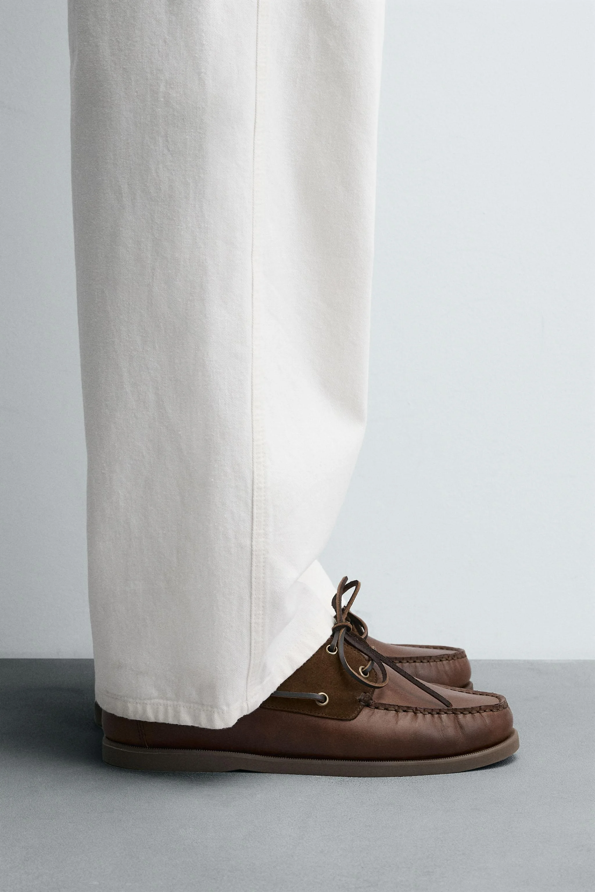 کفش عرشه چرمی