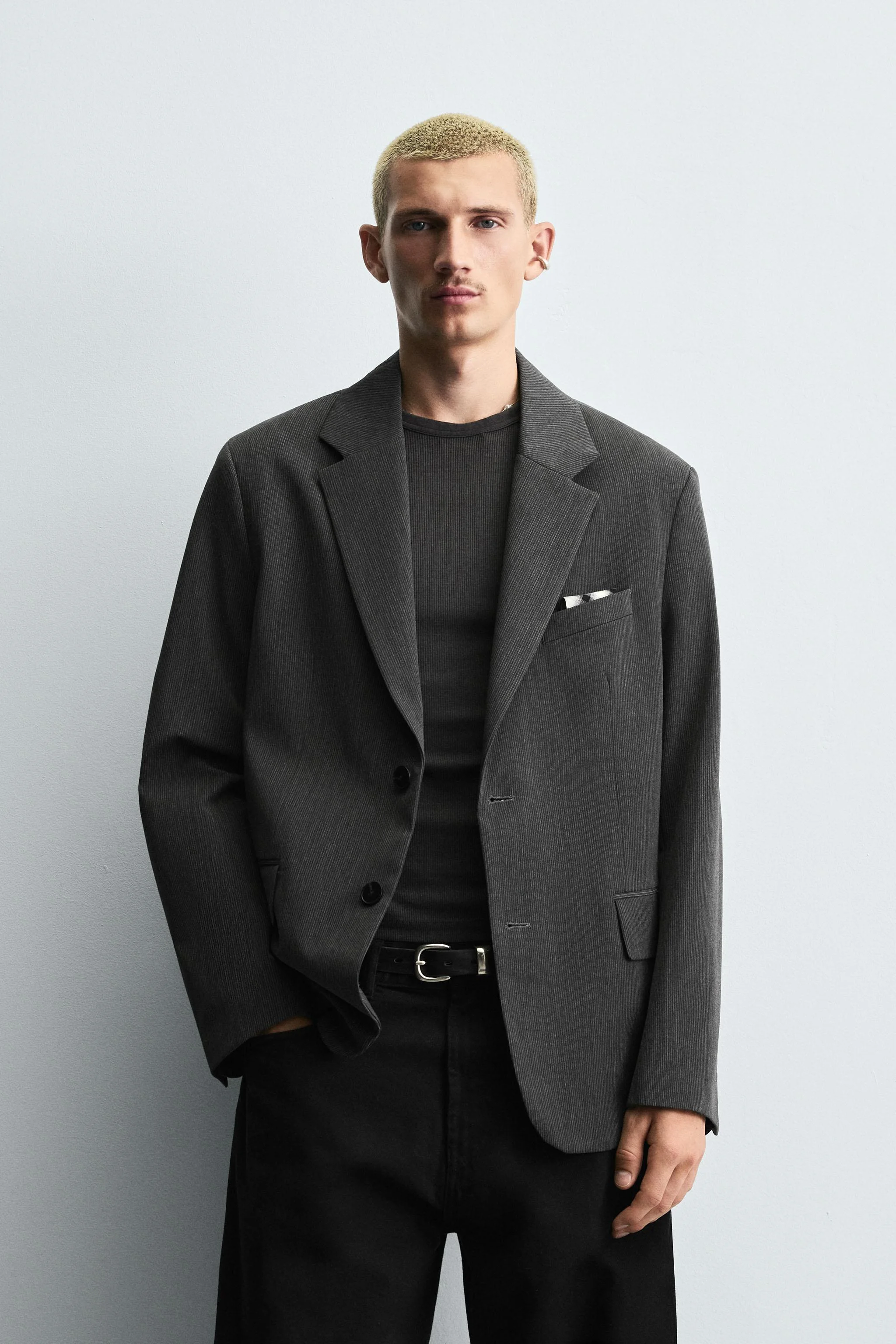 بلیزر راه راه با سایز بزرگ بلیزر راه راه با سایز بزرگ