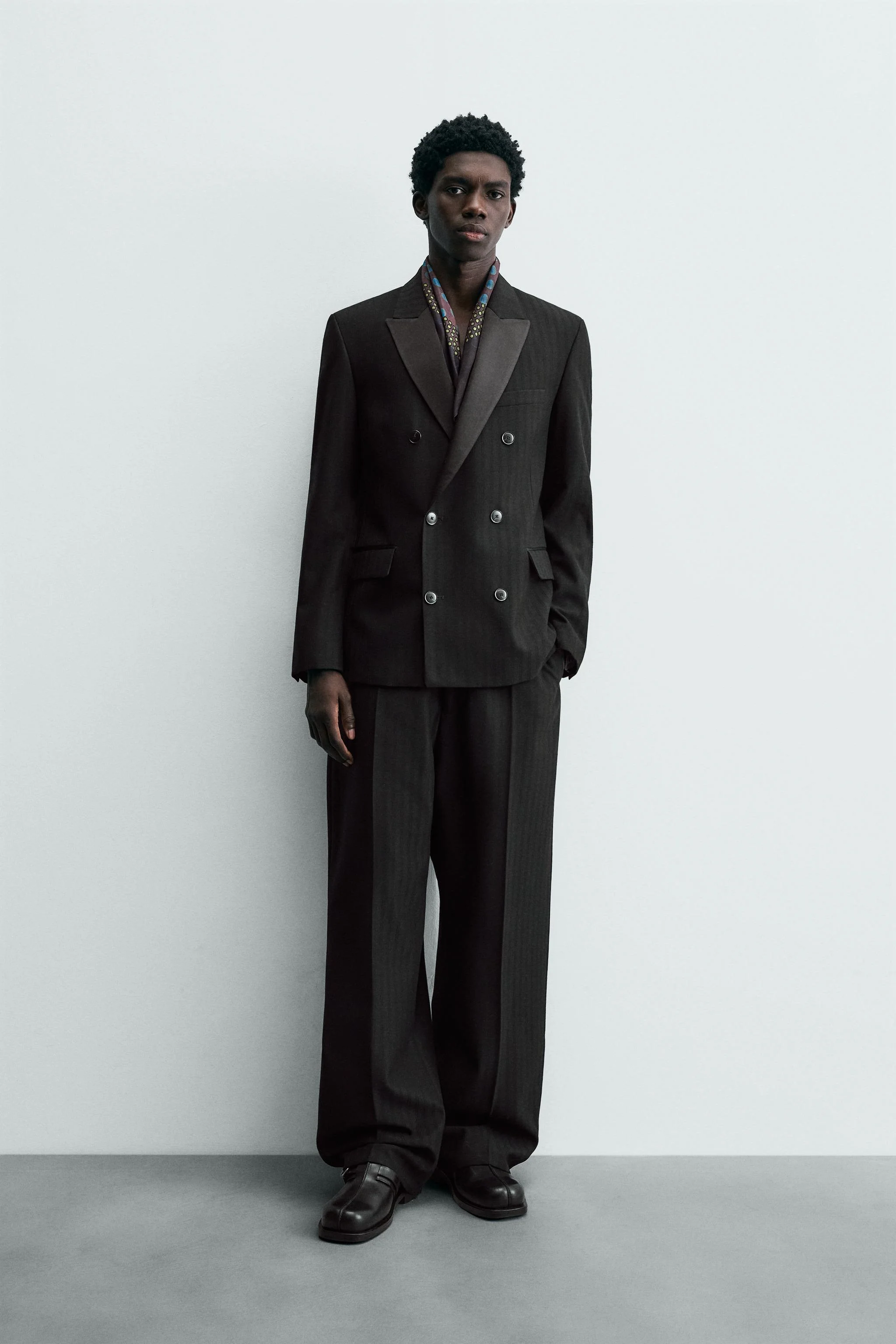 کت تک دکمه دوبل با برش معمولی کت تک دکمه دوبل با برش معمولی