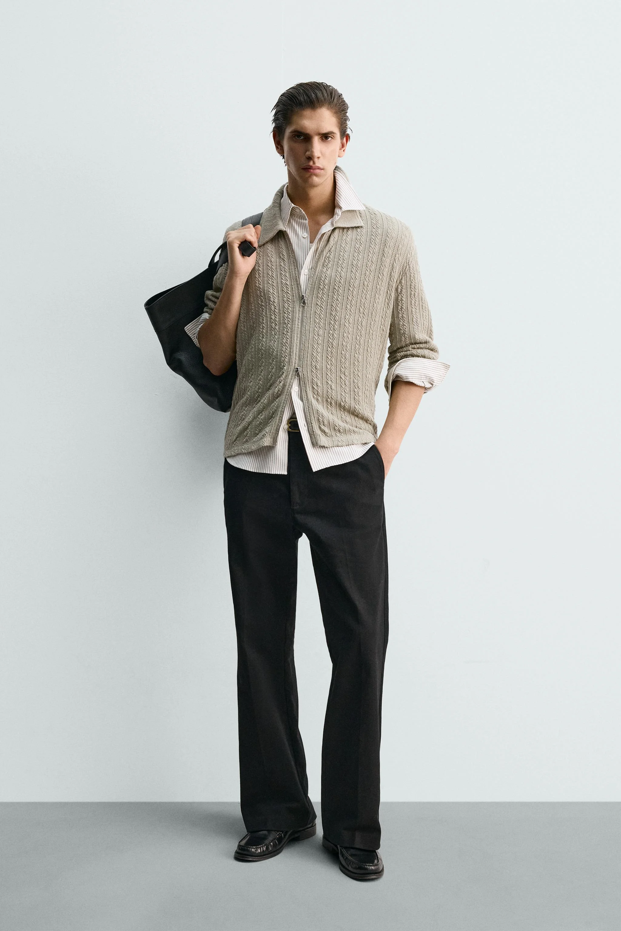 ژاکت بافتنی کابلی با بافت برجسته و زیپ