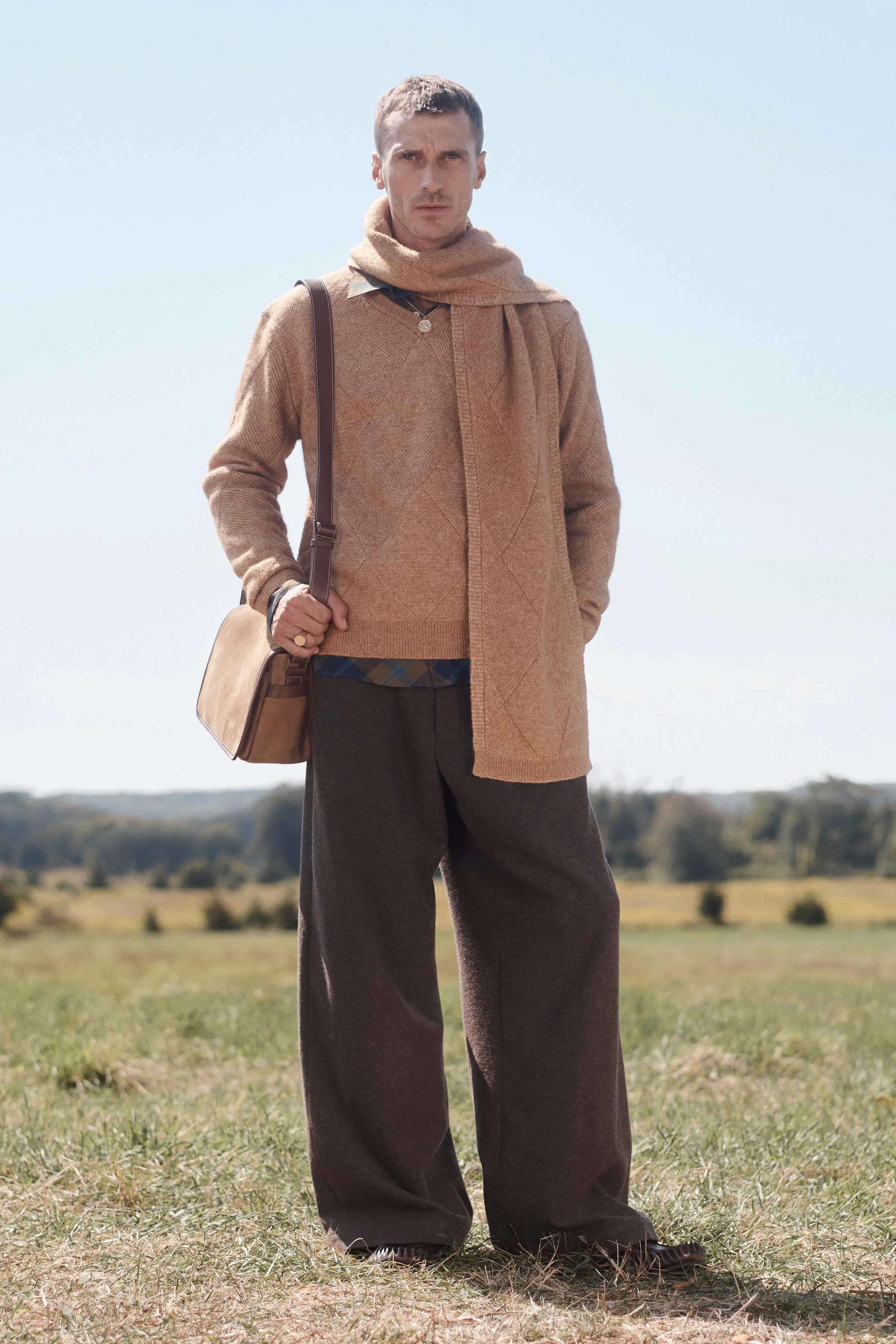 پلیور بافتنی طرح ژاکارد هندسی نسخه محدود به همراه شال گردن پلیور بافتنی طرح ژاکارد هندسی نسخه محدود به همراه شال گردن