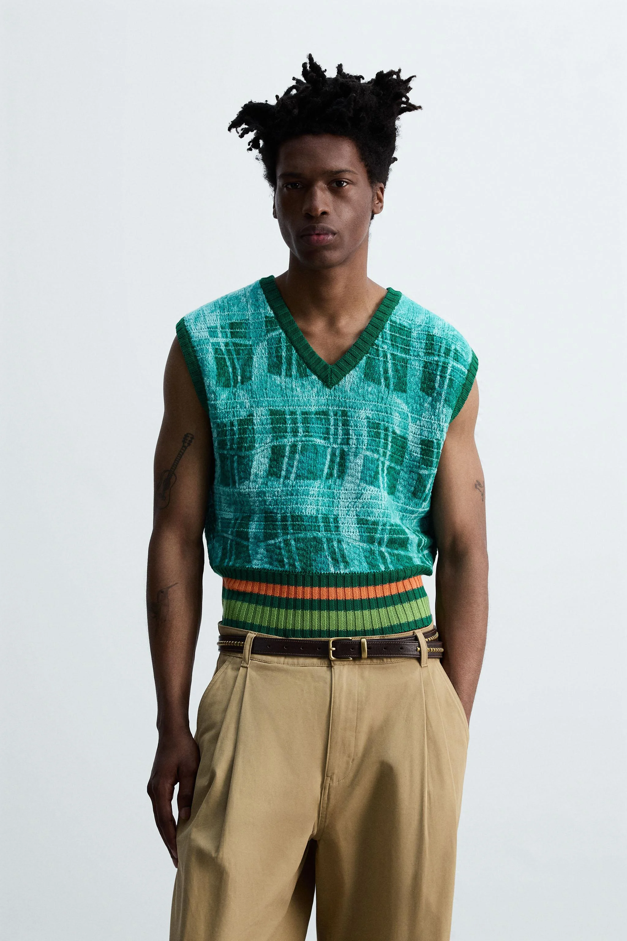 جلیقه بافتنی طرحدار © OTIS KWAME KYE QUAICOE جلیقه بافتنی طرحدار © OTIS KWAME KYE QUAICOE