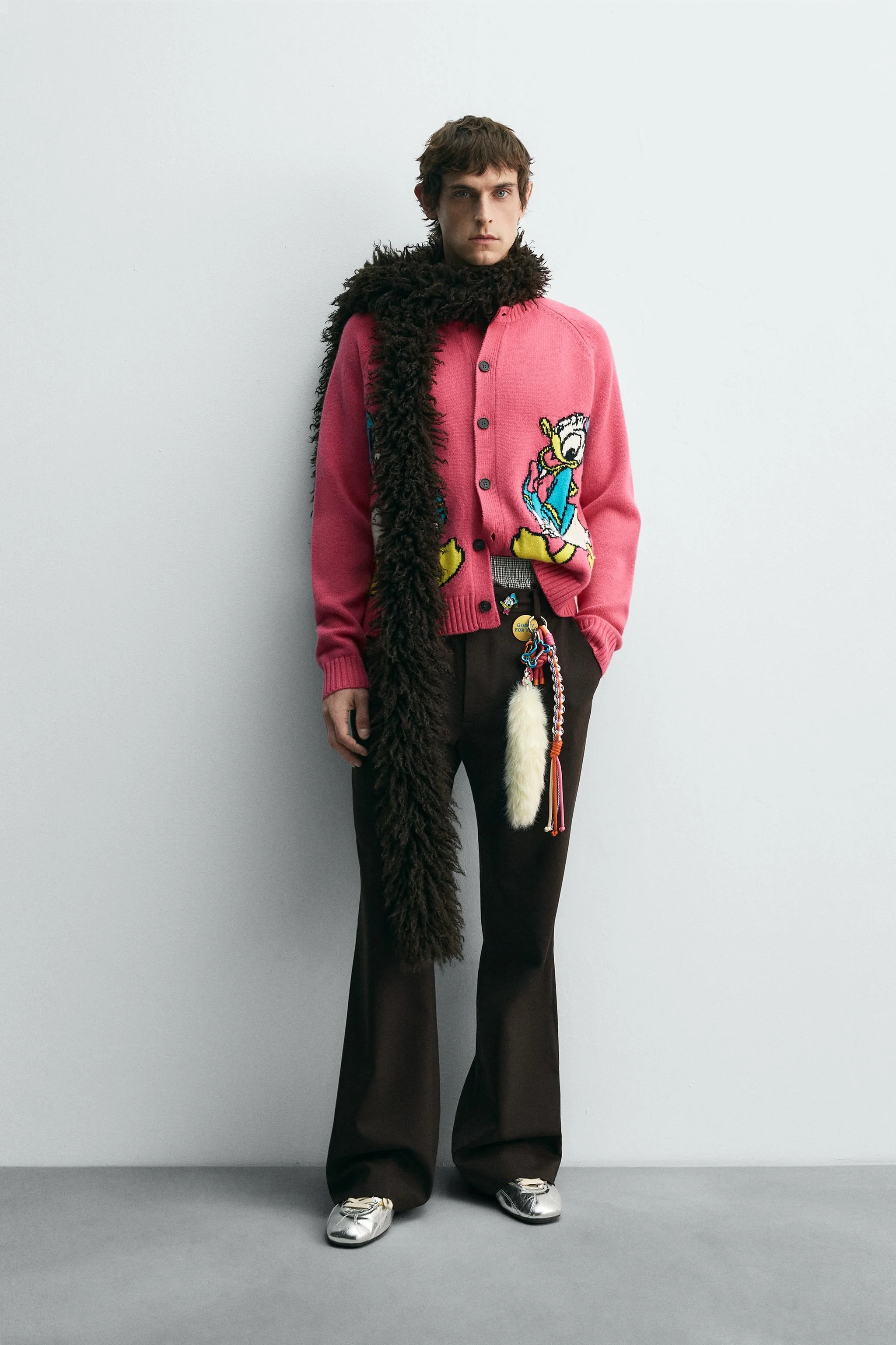 ژاکت کشباف پشمی مدل دانلد داک، همکاری هری لمبرت برای زارا و دیزنی ژاکت کشباف پشمی مدل دانلد داک، همکاری هری لمبرت برای زارا و دیزنی