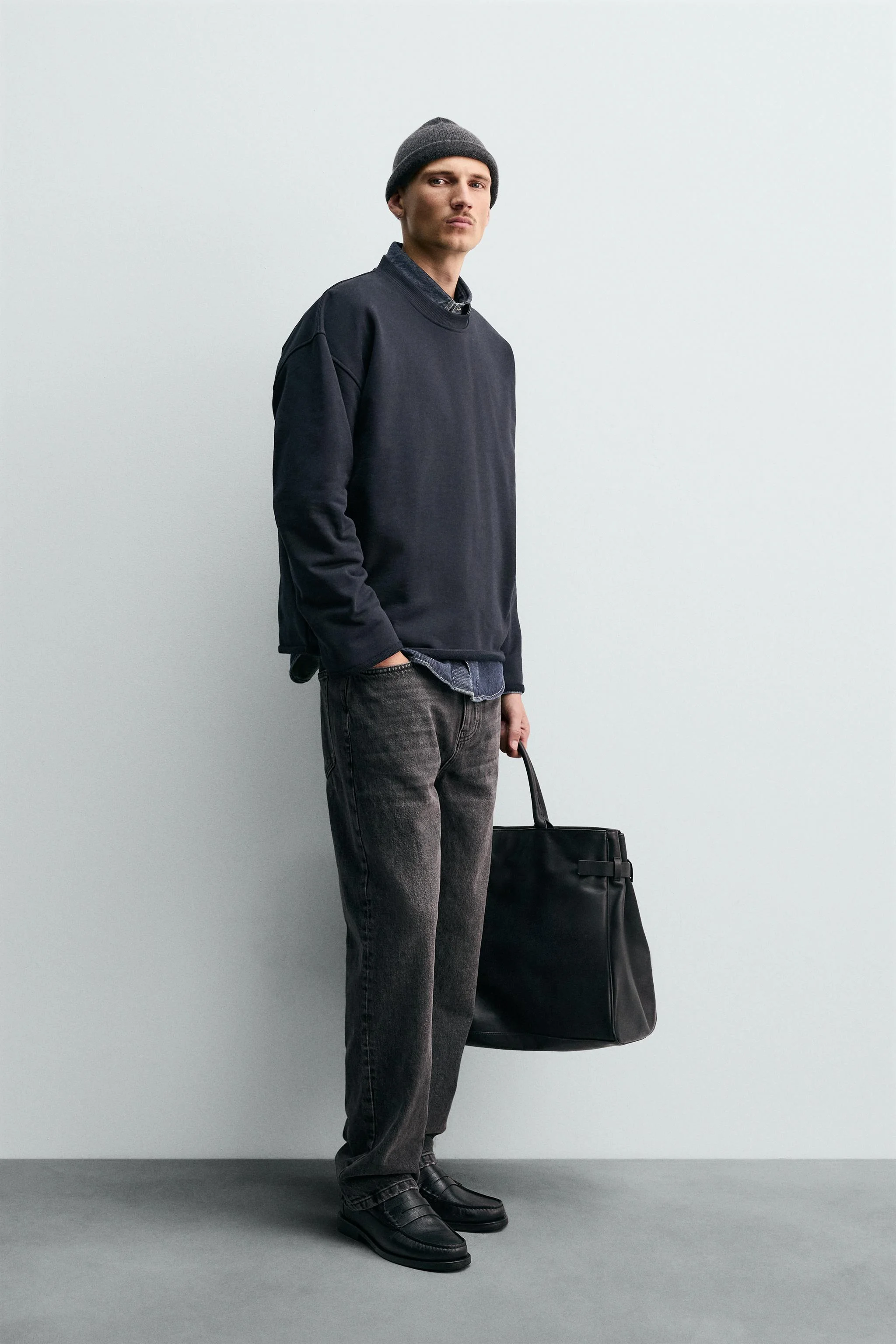 سویشرت یقه گرد با لبههای نامنظم سویشرت یقه گرد با لبههای نامنظم