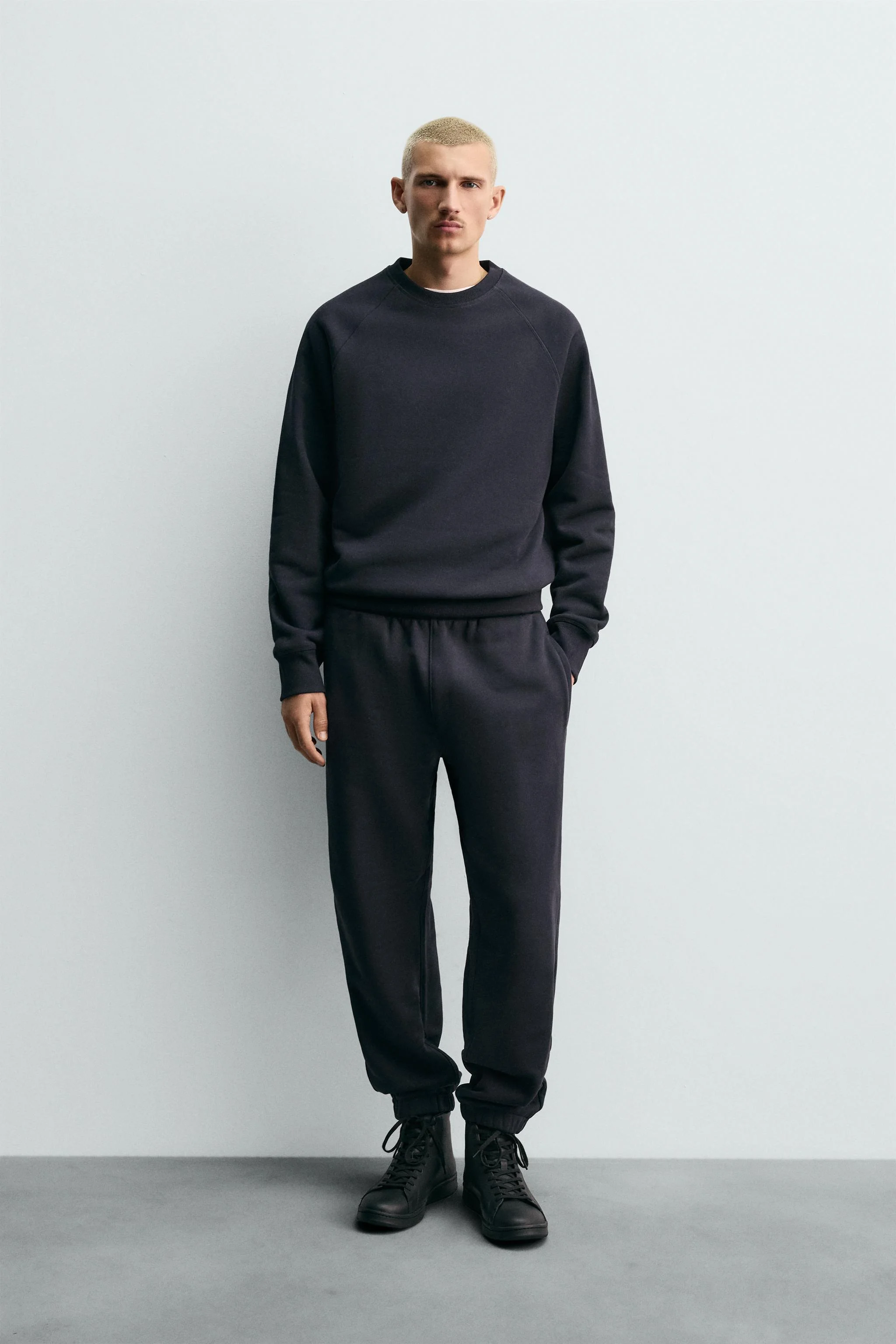 سویشرت یقه گرد با تن خور راحت سویشرت یقه گرد با تن خور راحت