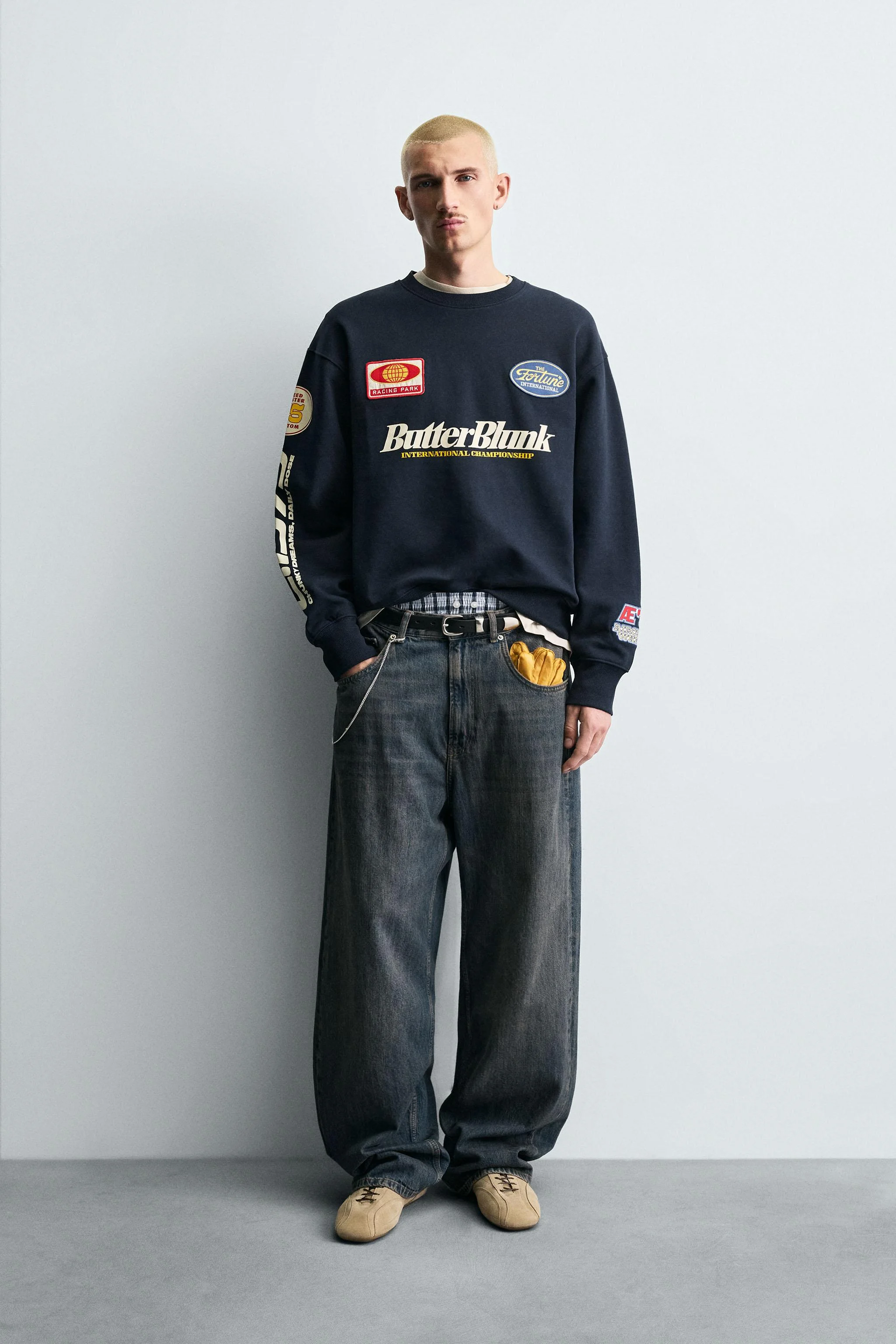 سویشرت یقه گرد با تکه دوزی