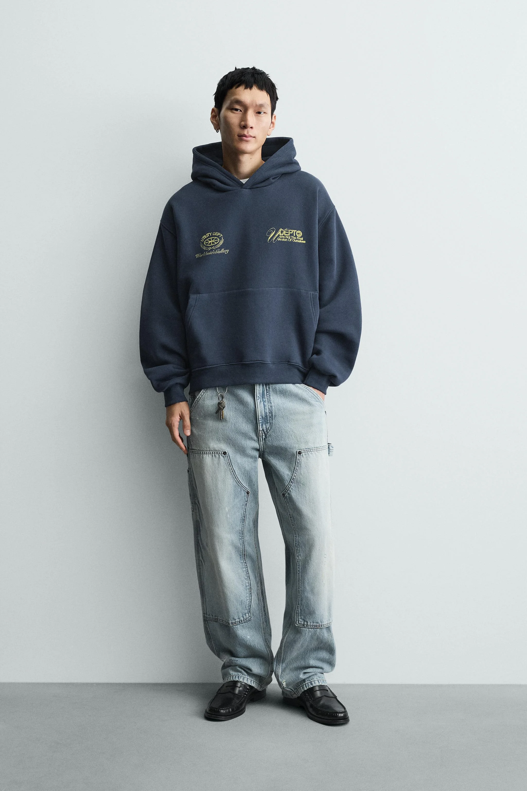 هودی طرح‌دار با نوشته چاپی