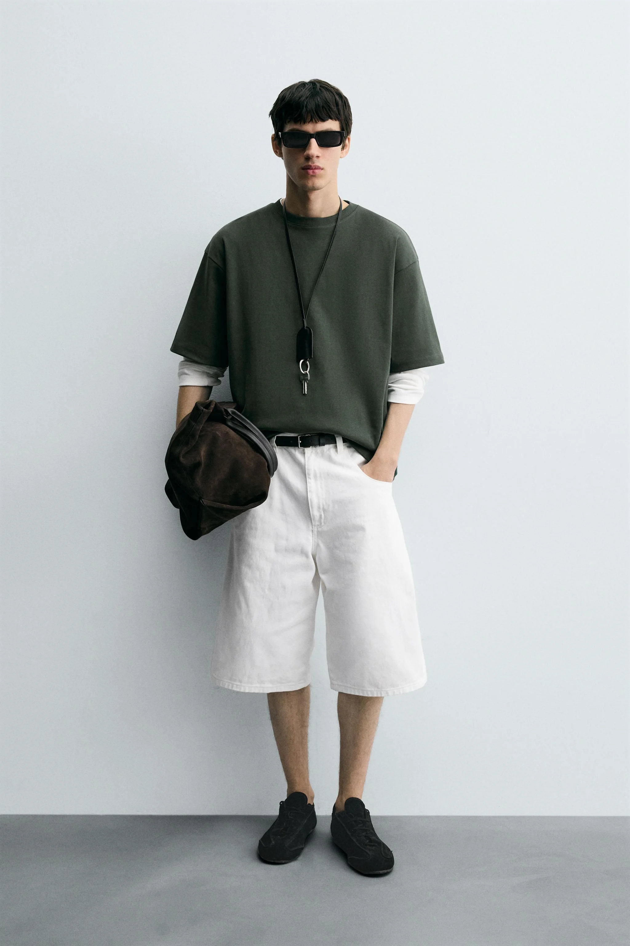 سویشرت با جزئیات مهره