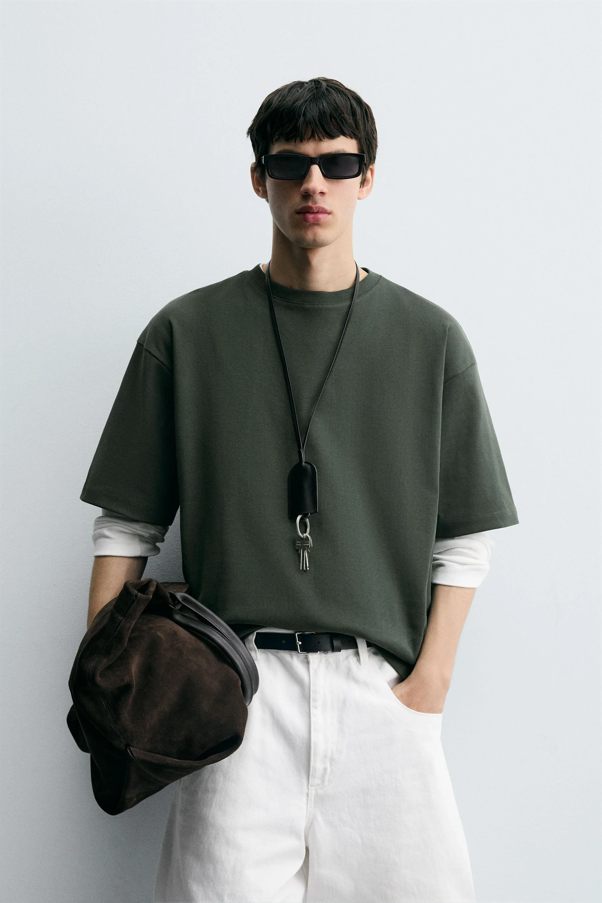 سویشرت با جزئیات مهره