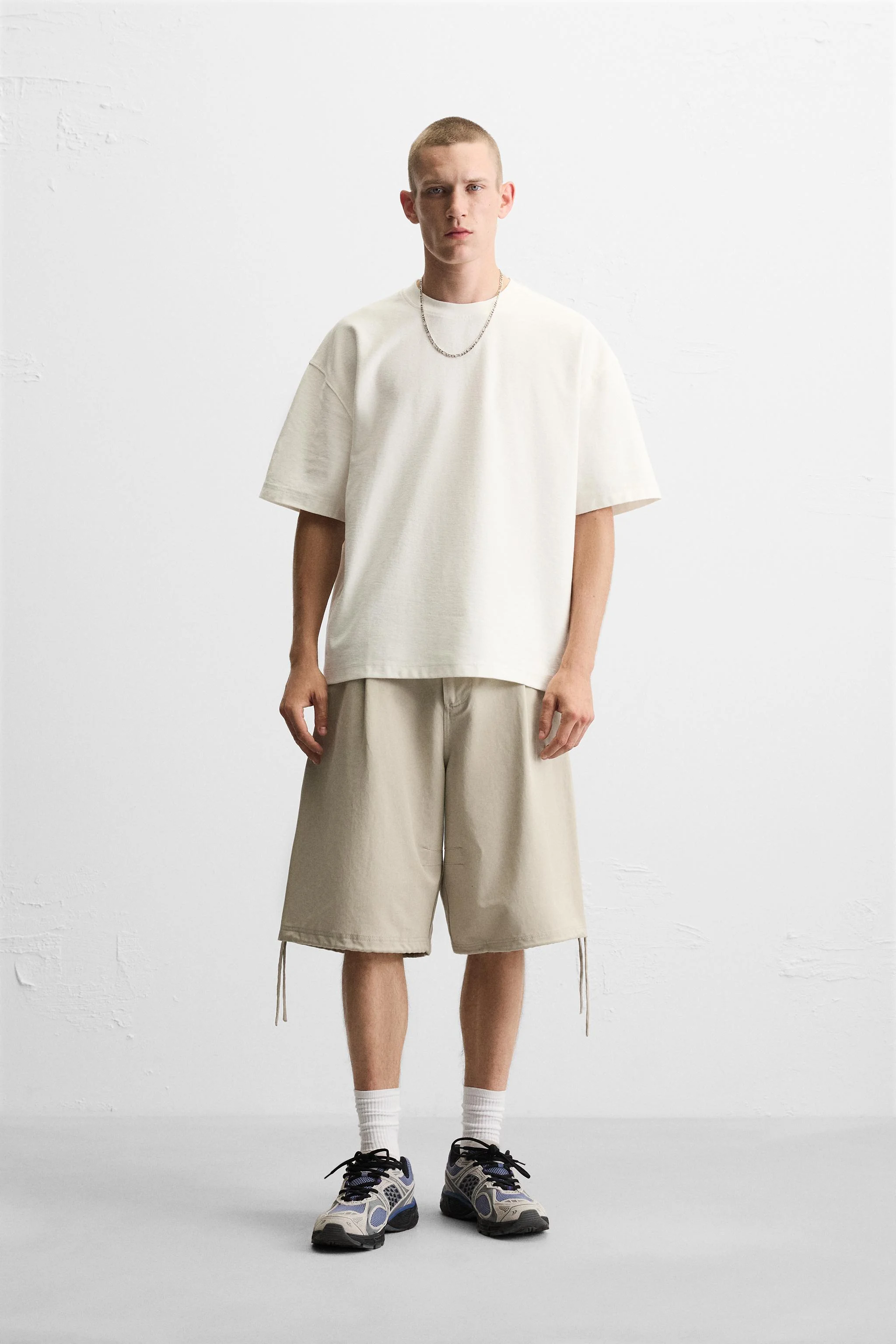 تیشرت سنگین وزن با برش جعبهای تیشرت سنگین وزن با برش جعبهای