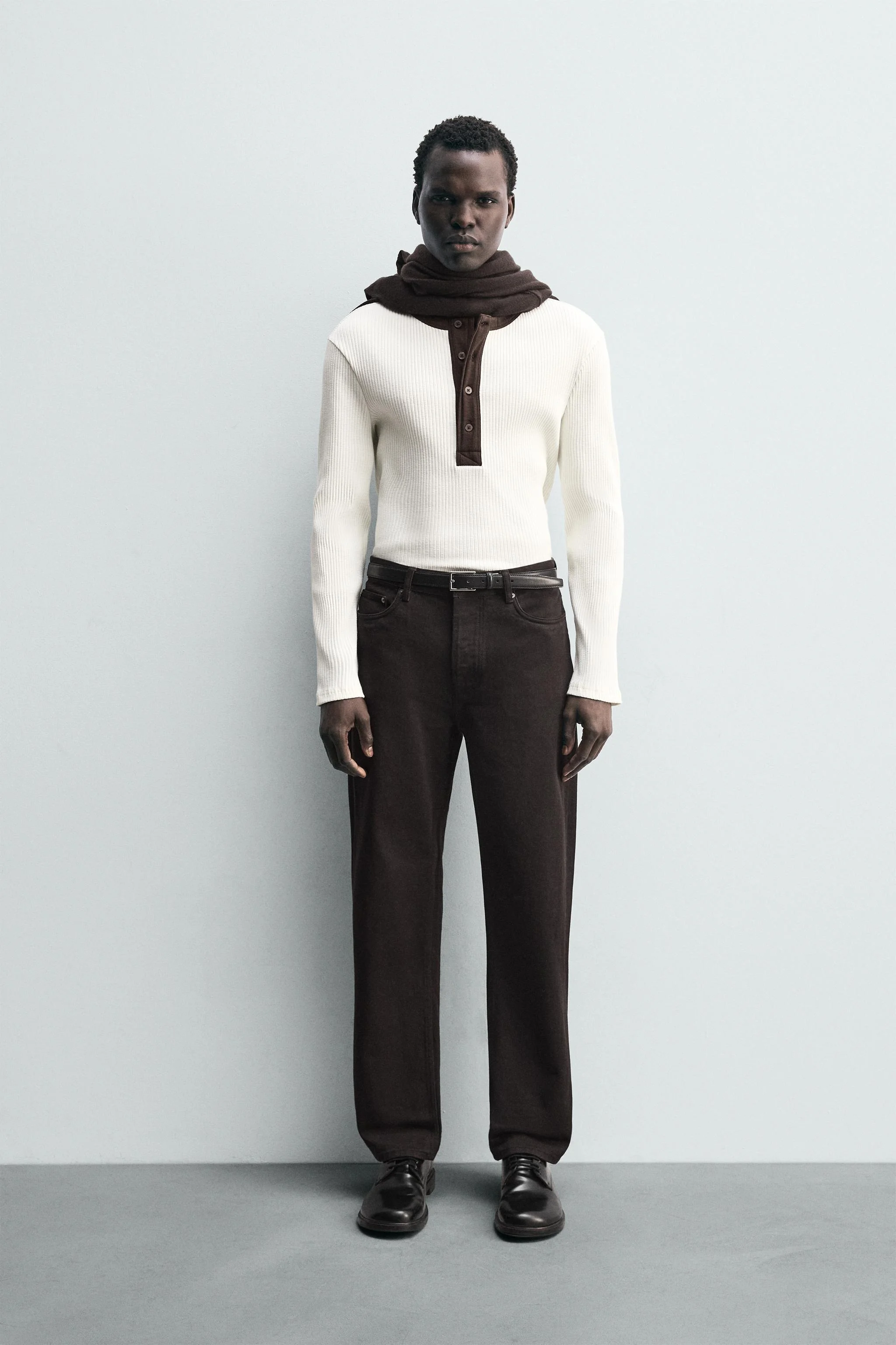 تی شرت یقه گرد دکمه دار کبریتی تی شرت یقه گرد دکمه دار کبریتی