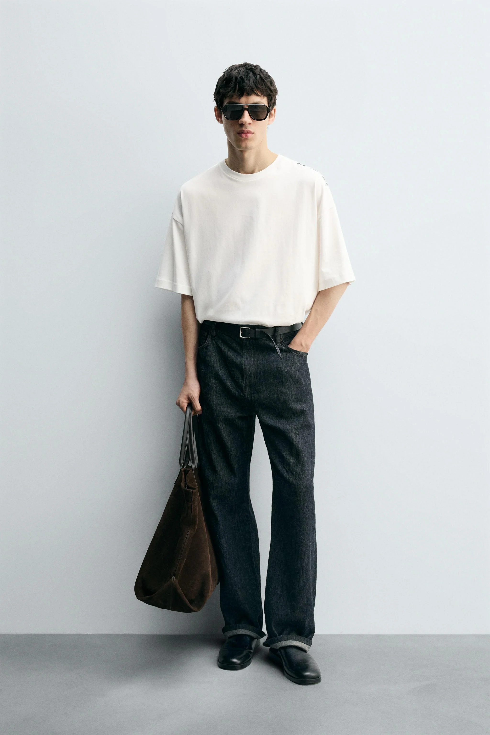 تی شرت با طرح انتزاعی تی شرت با طرح انتزاعی