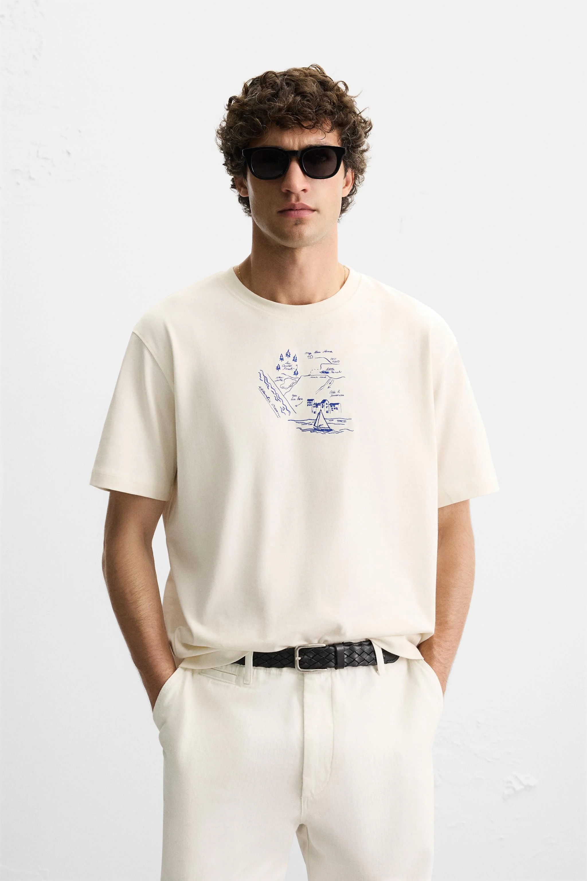 تی شرت گلدوزی شده با شعار متضاد