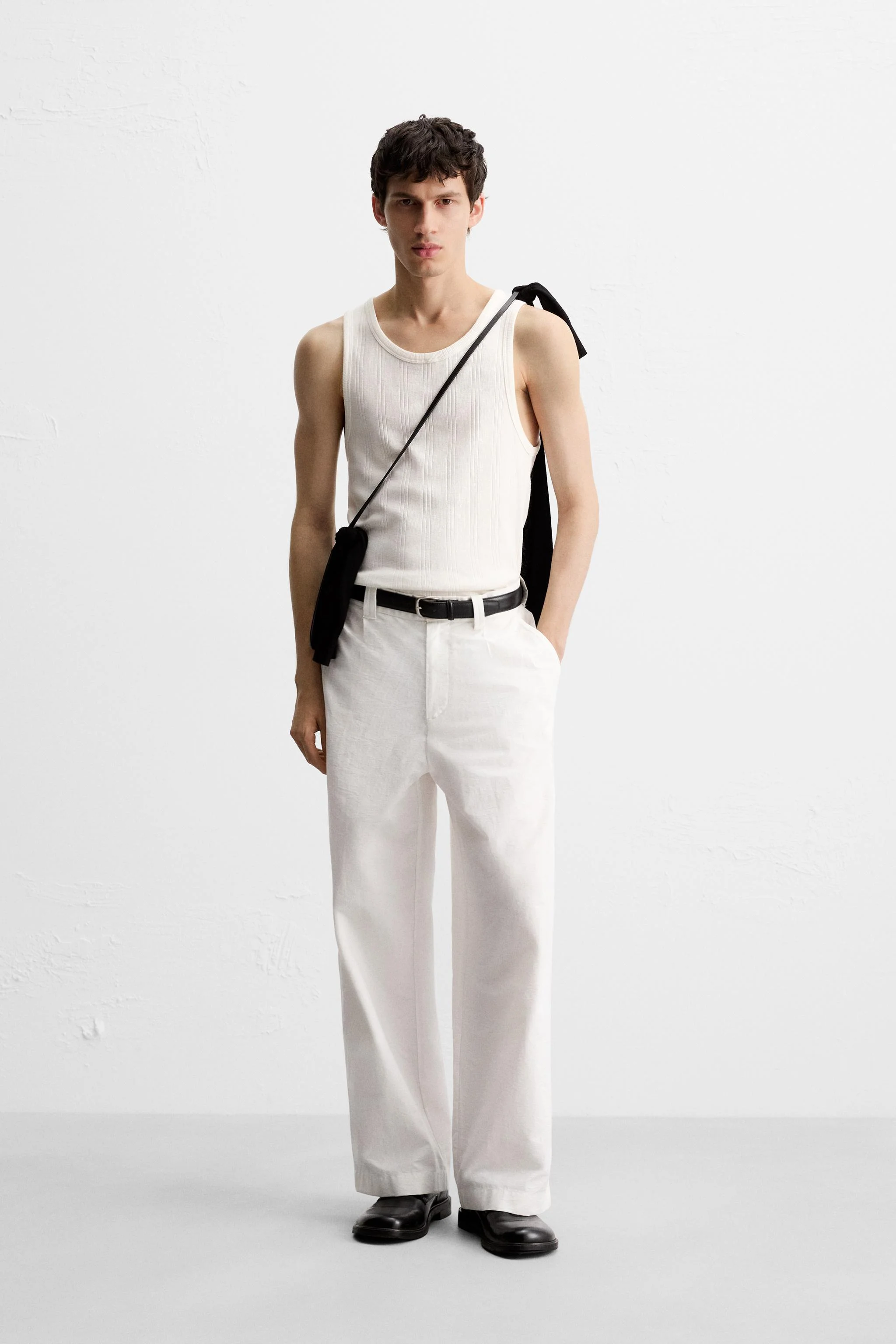 تی‌شرت رکابی با بافت خاص