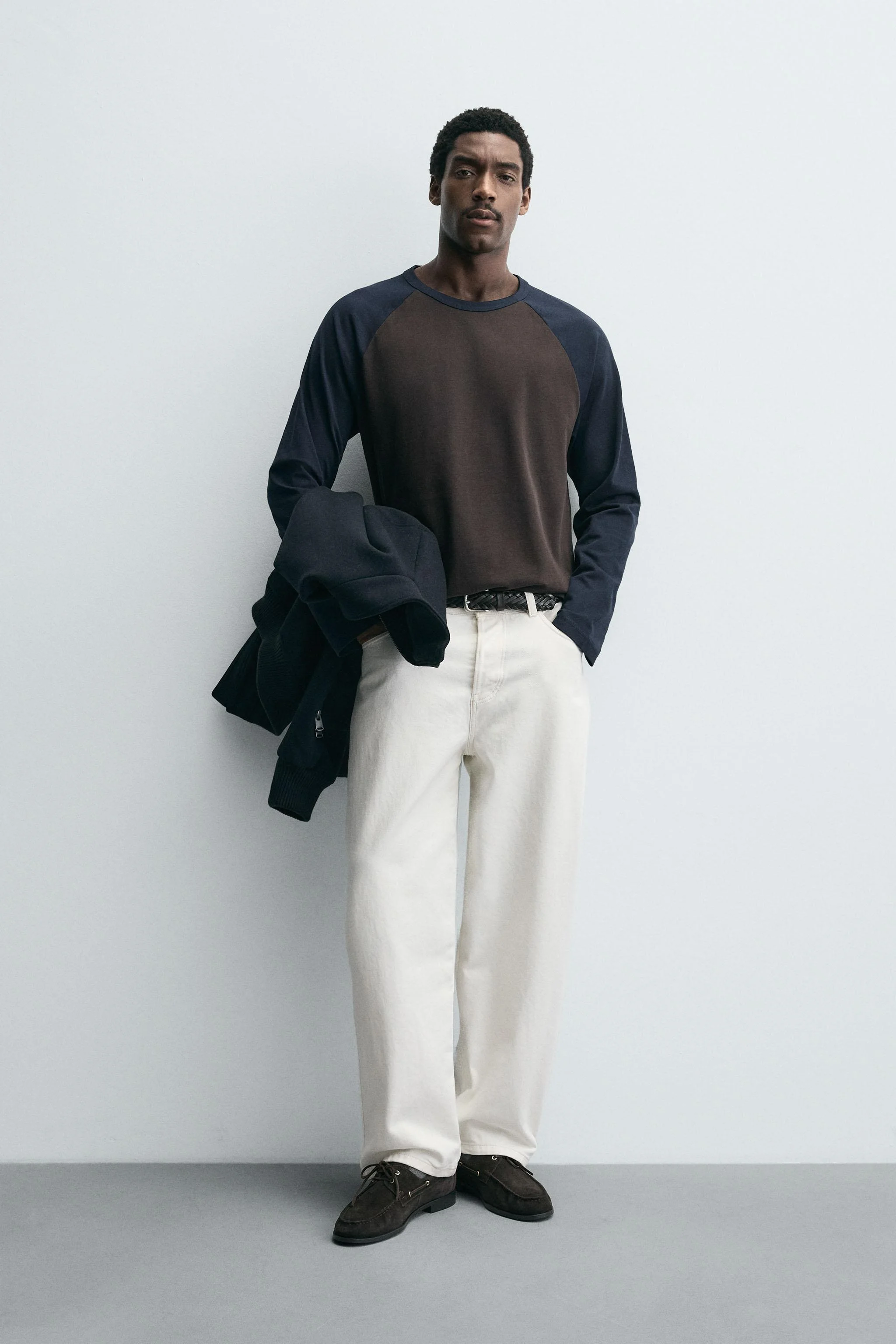 تی شرت آستین رگلان با طرح رنگی