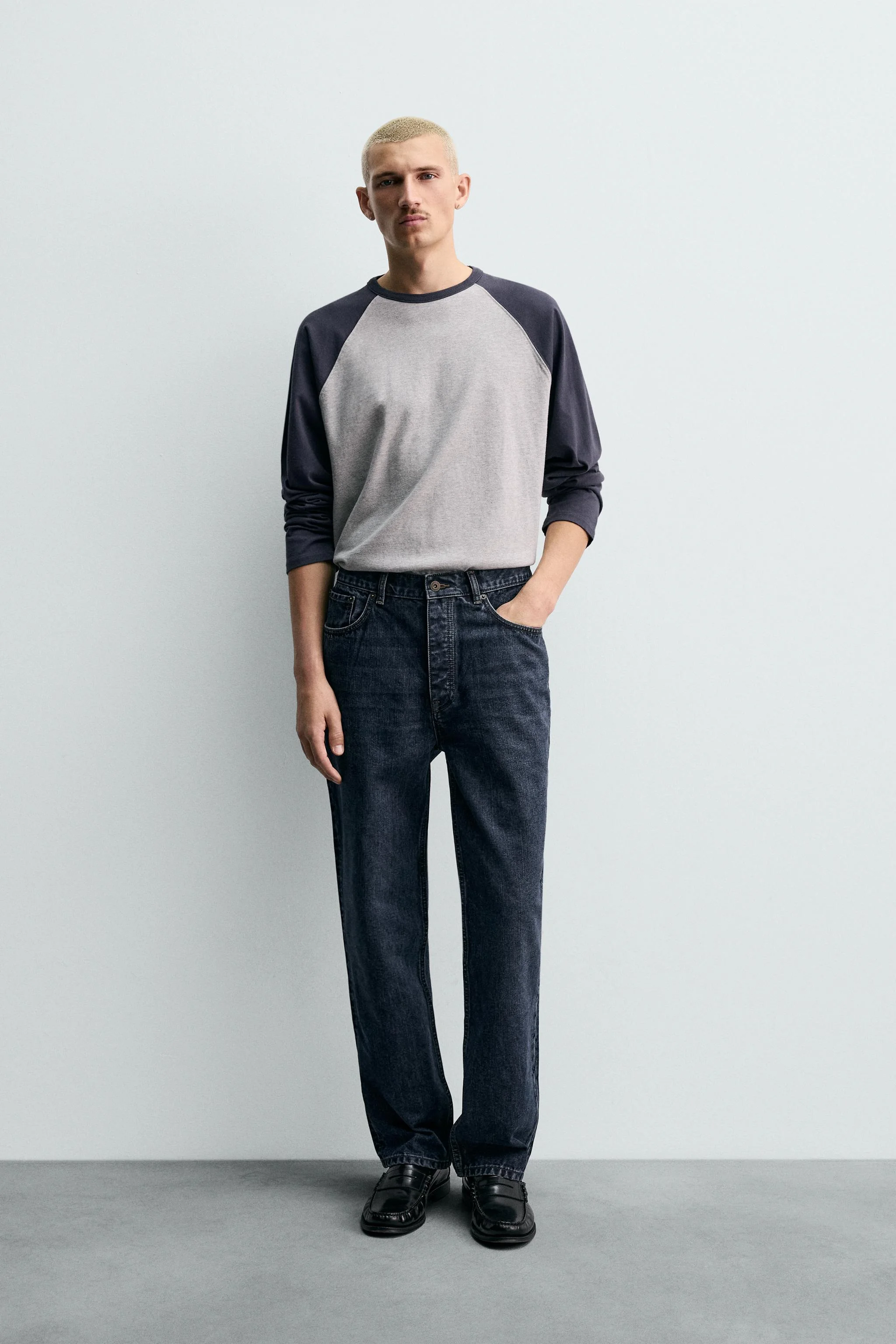 تی شرت آستین رگلان با طرح رنگی