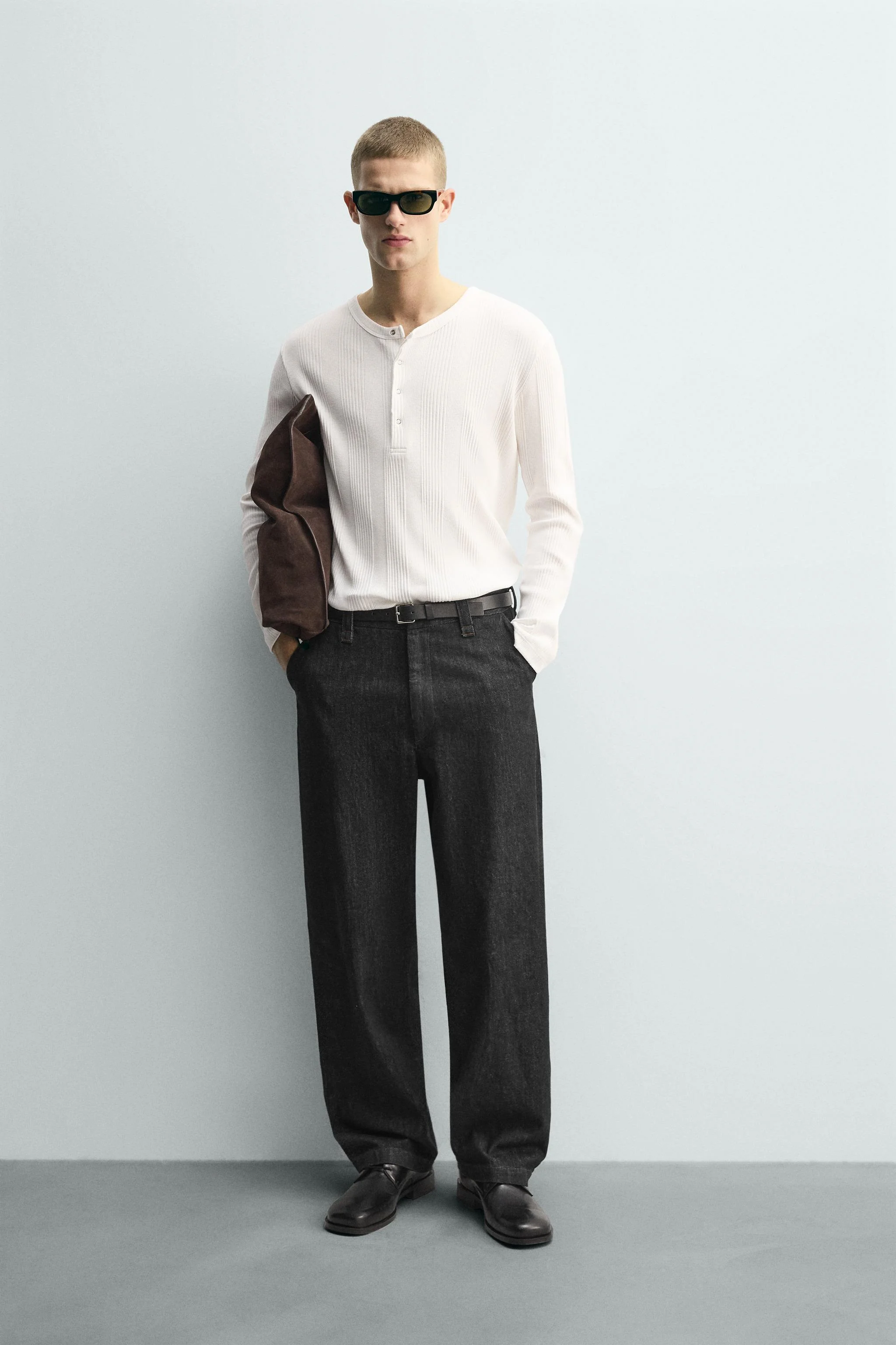 تی‌شرت بافت‌دار یقه هنلی