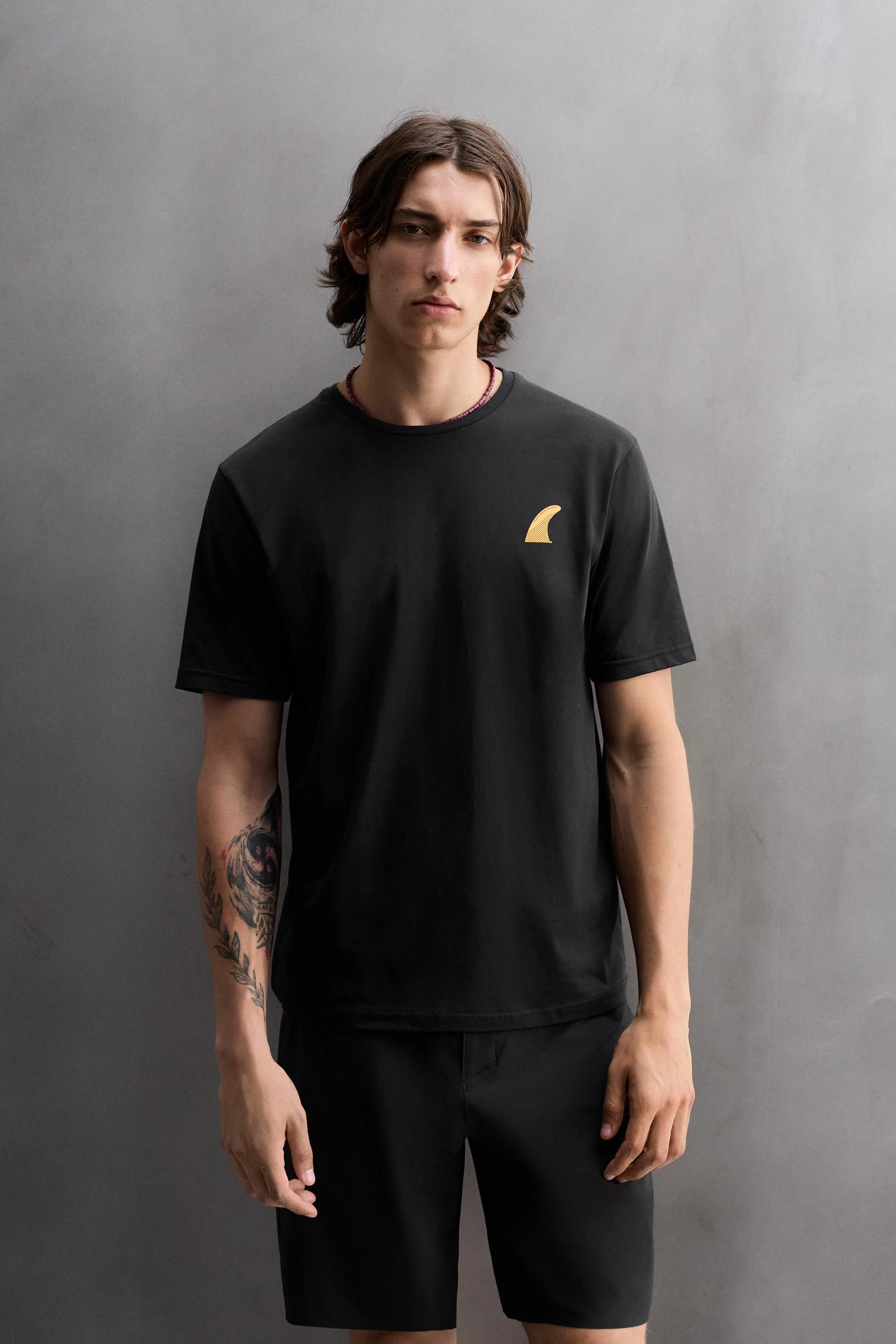 تی شرت طرح گرافیکی موج سواری