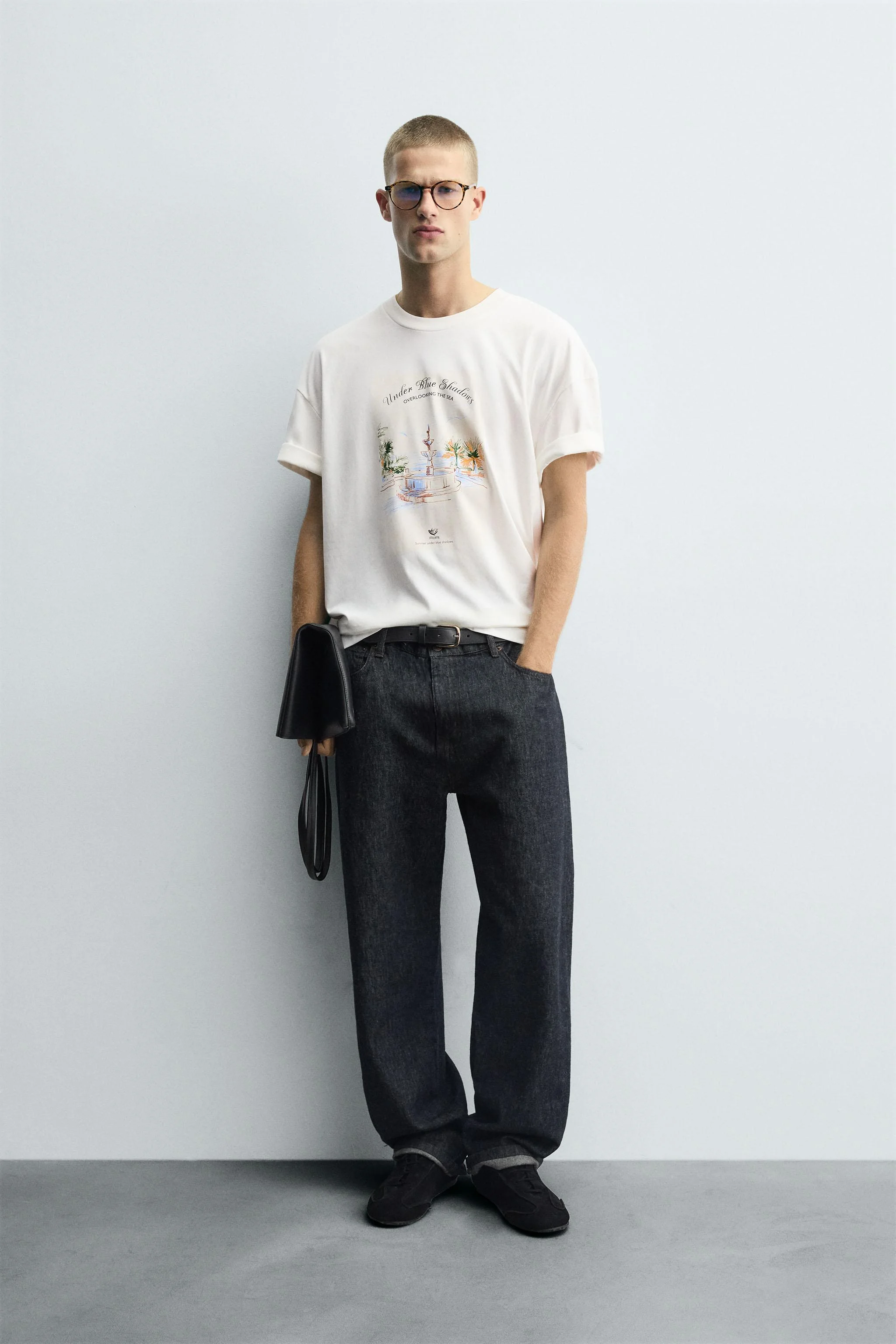 تی شرت با طرح گلدوزی شده