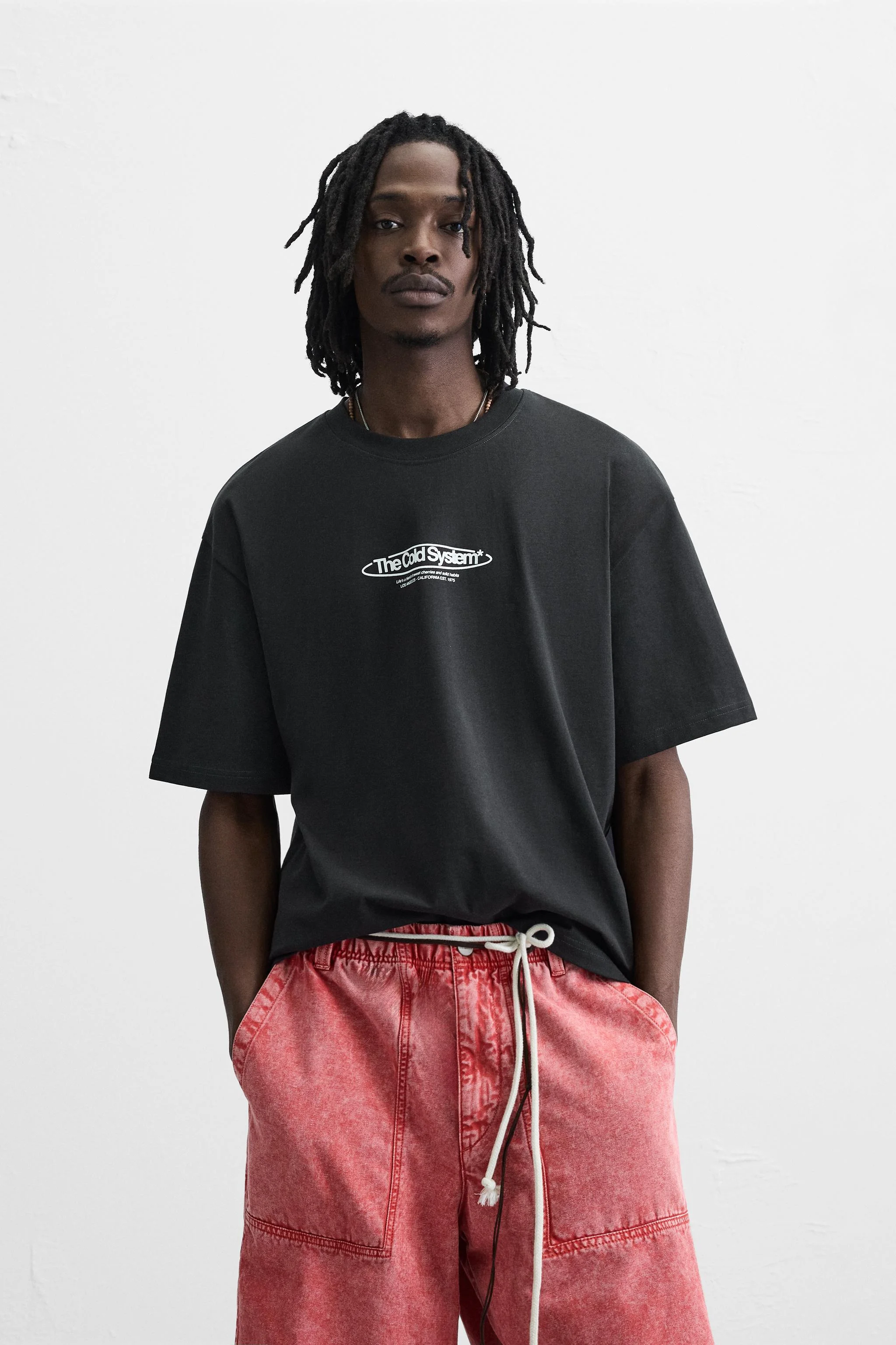 تی‌شرت با طرح چاپی متضاد