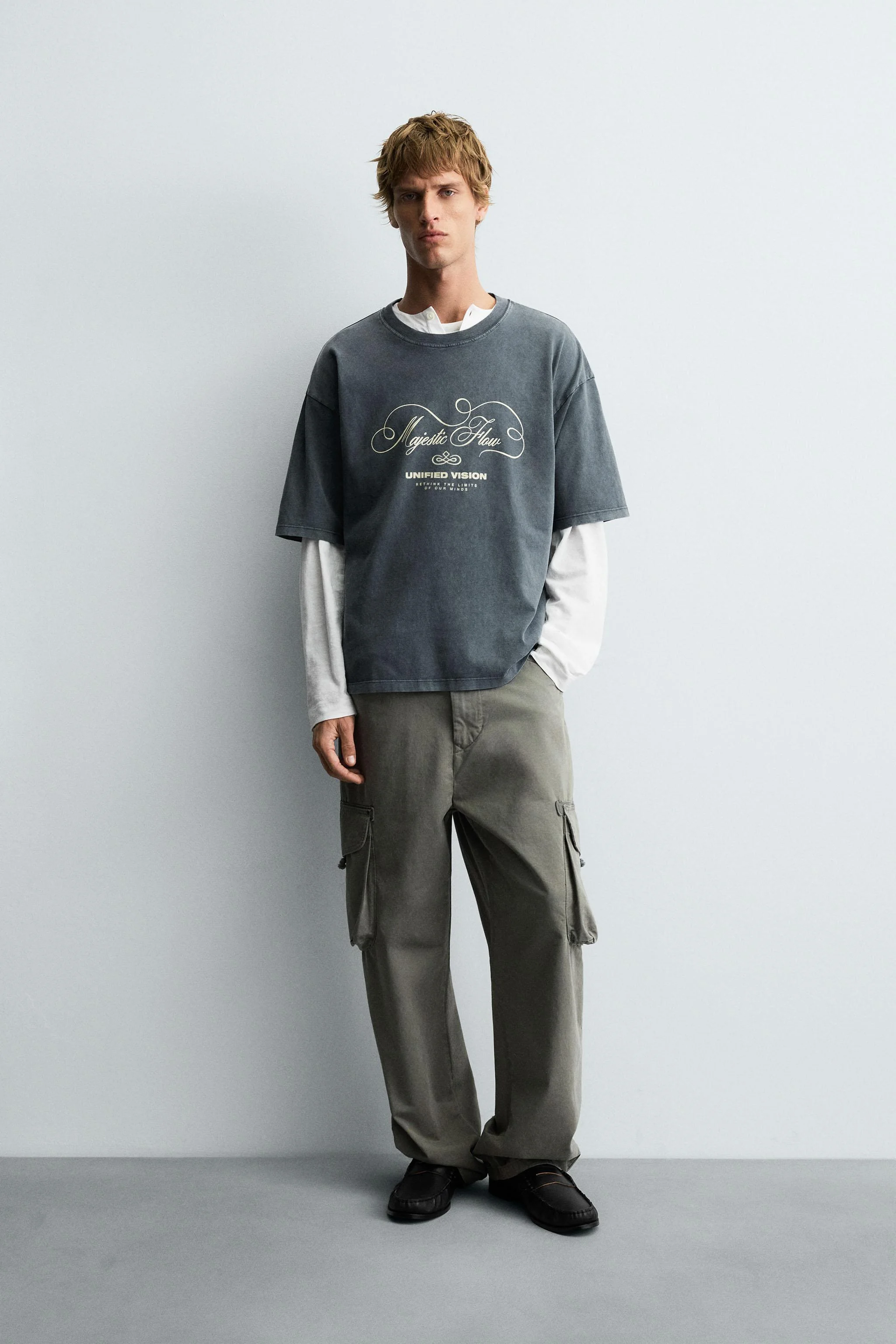 تی شرت با چاپ نوشته و بافت شسته شده