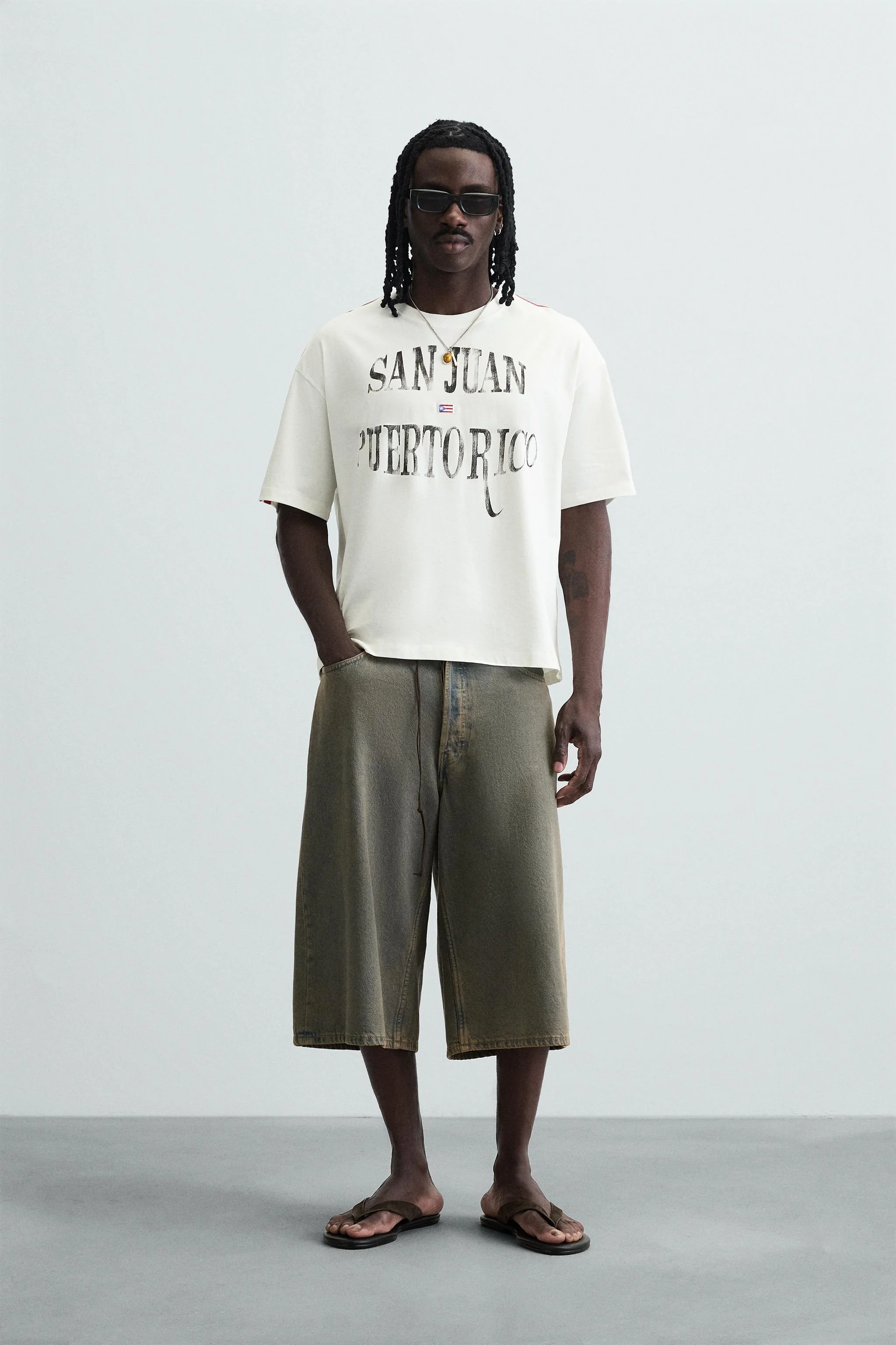 تی‌شرت گلدوزی شده با طرح پرچم