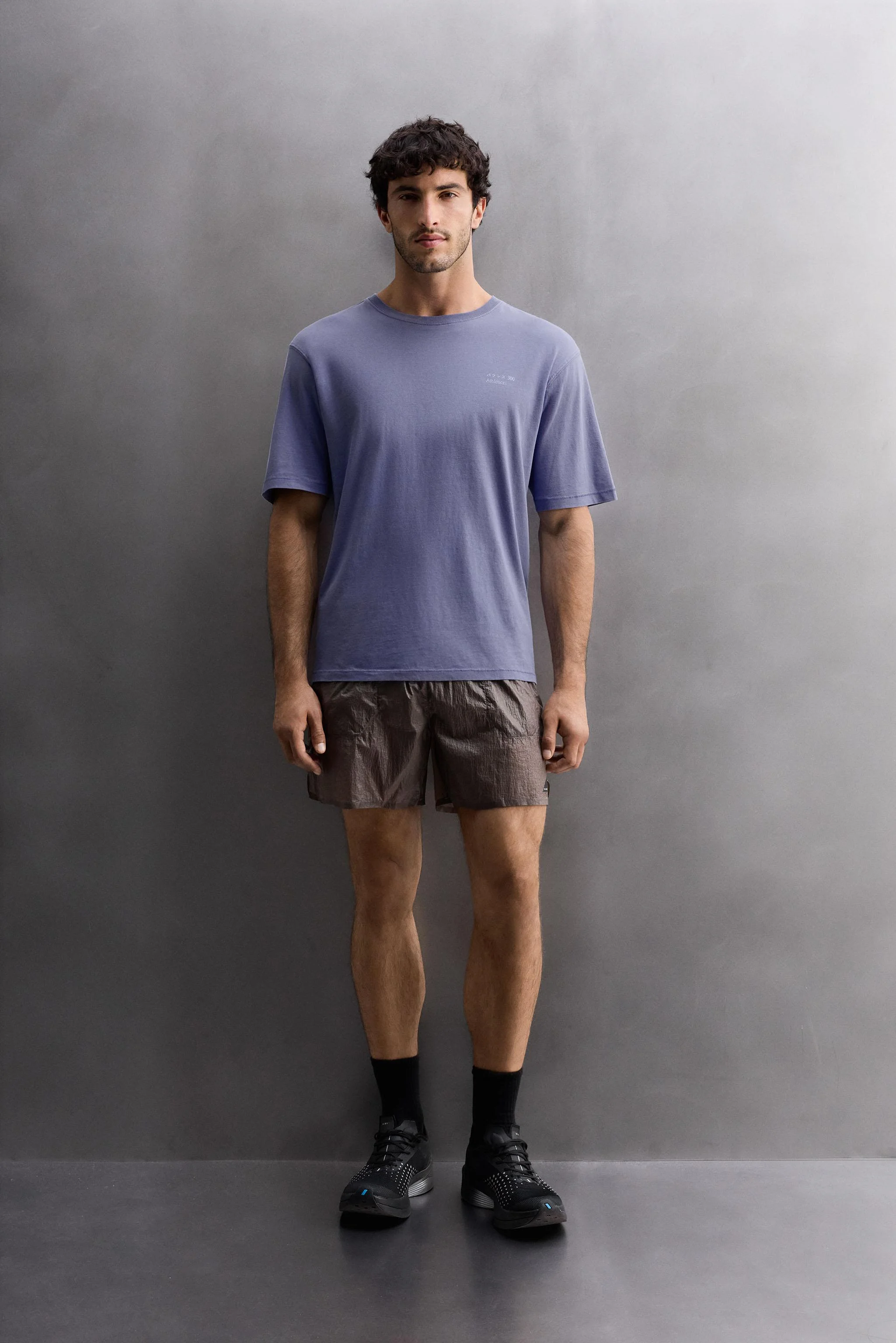 تی شرت با طرح گرافیکی