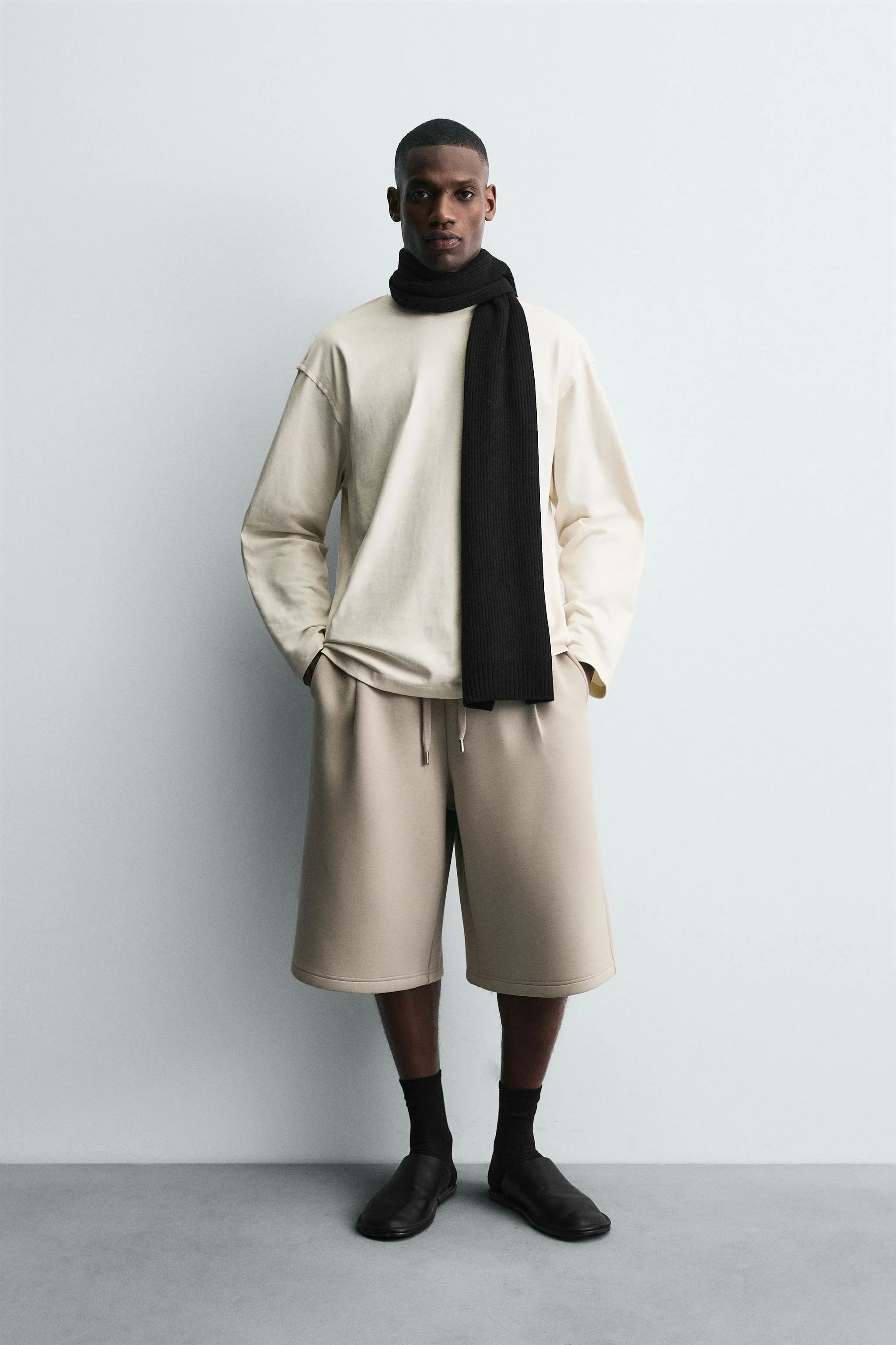 تی‌شرت آستین بلند سنگین وزن با تزیینات فلزی