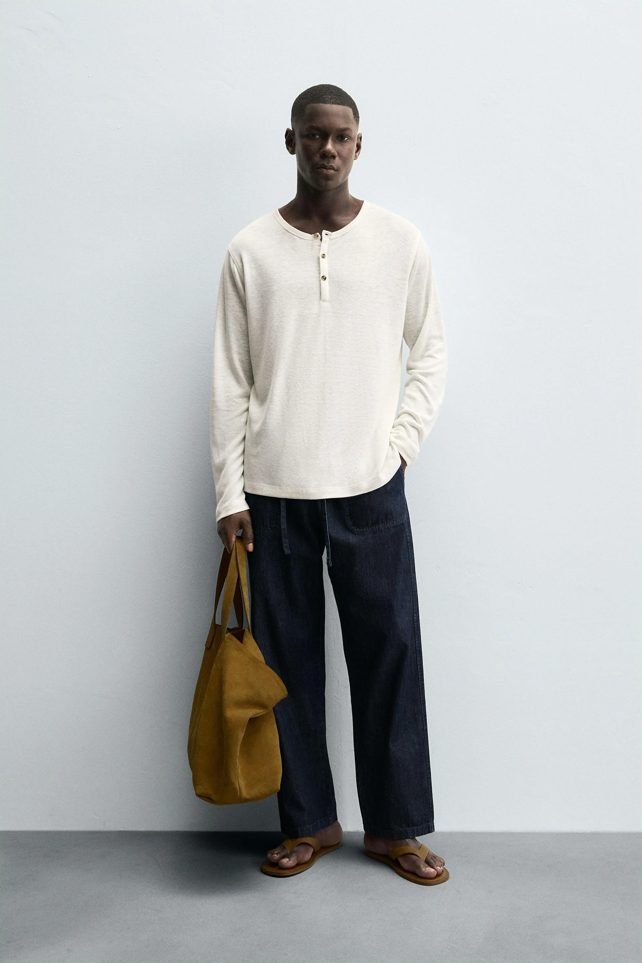 تی‌شرت بافتنی یقه دیپلمات از ترکیب کنف و ویسکوز