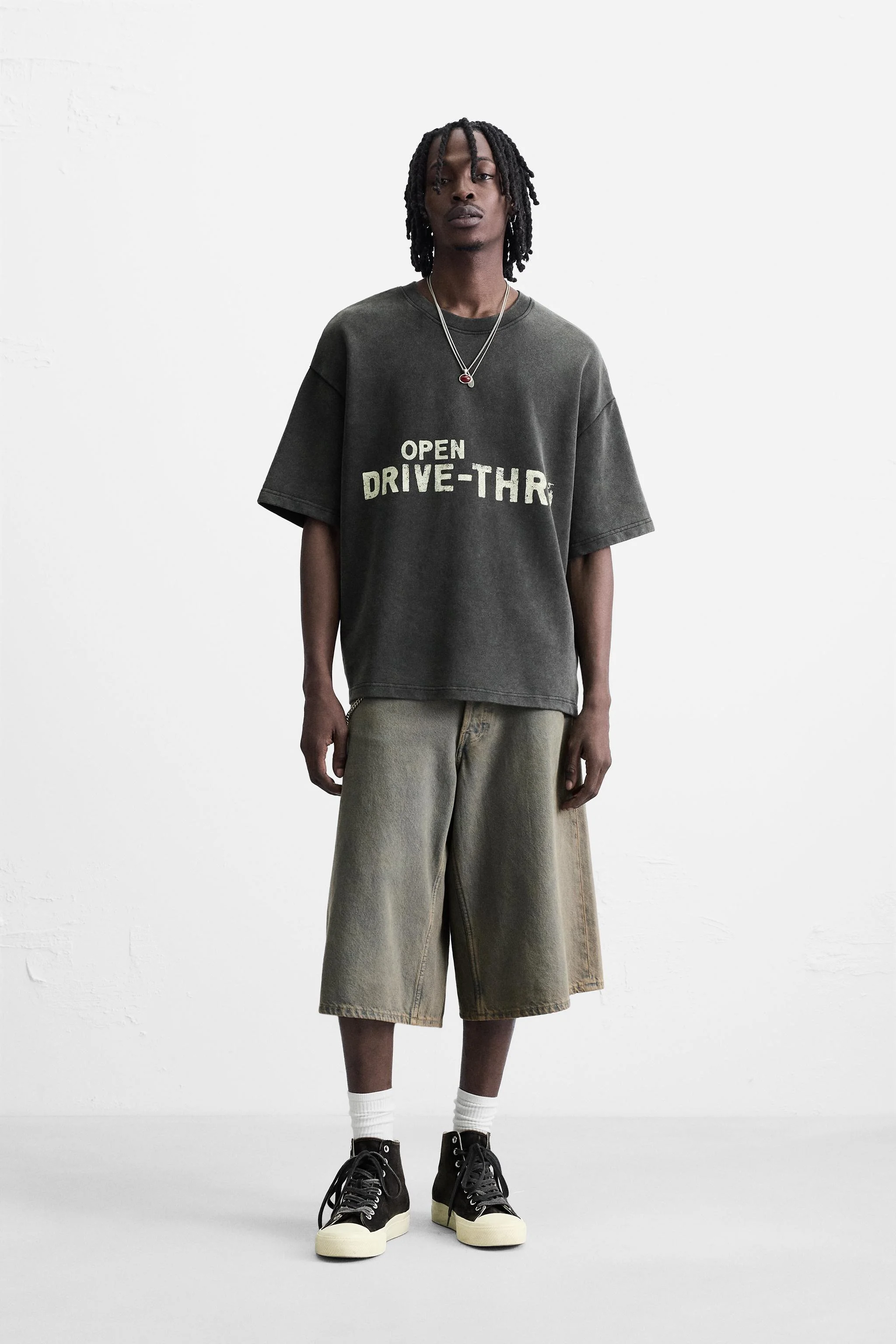 سویشرت گرافیکی چاپ شده با بافت شسته سویشرت گرافیکی چاپ شده با بافت شسته