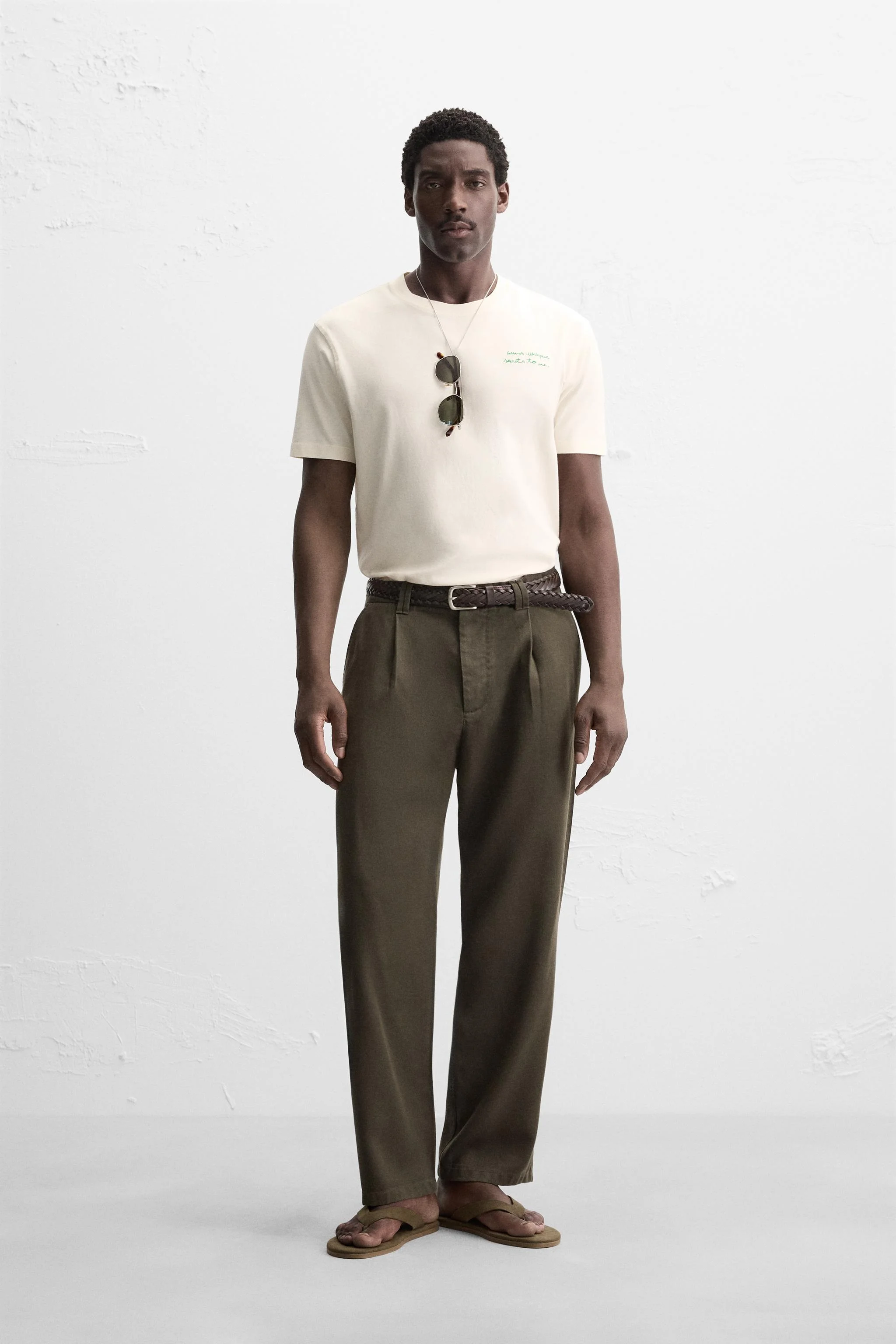 تی شرت با طرح چاپی متضاد