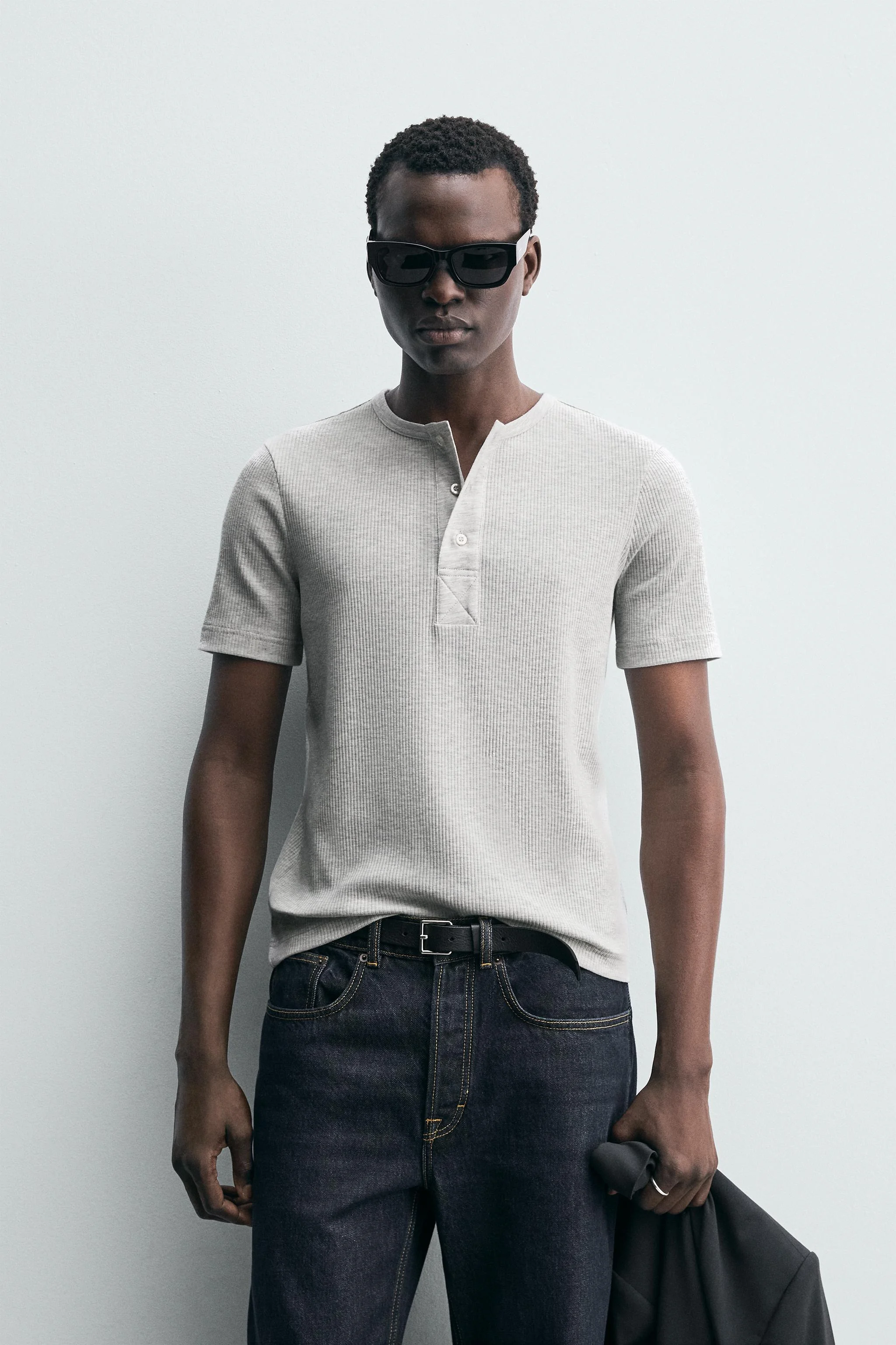 تی‌شرت یقه دیپلمات