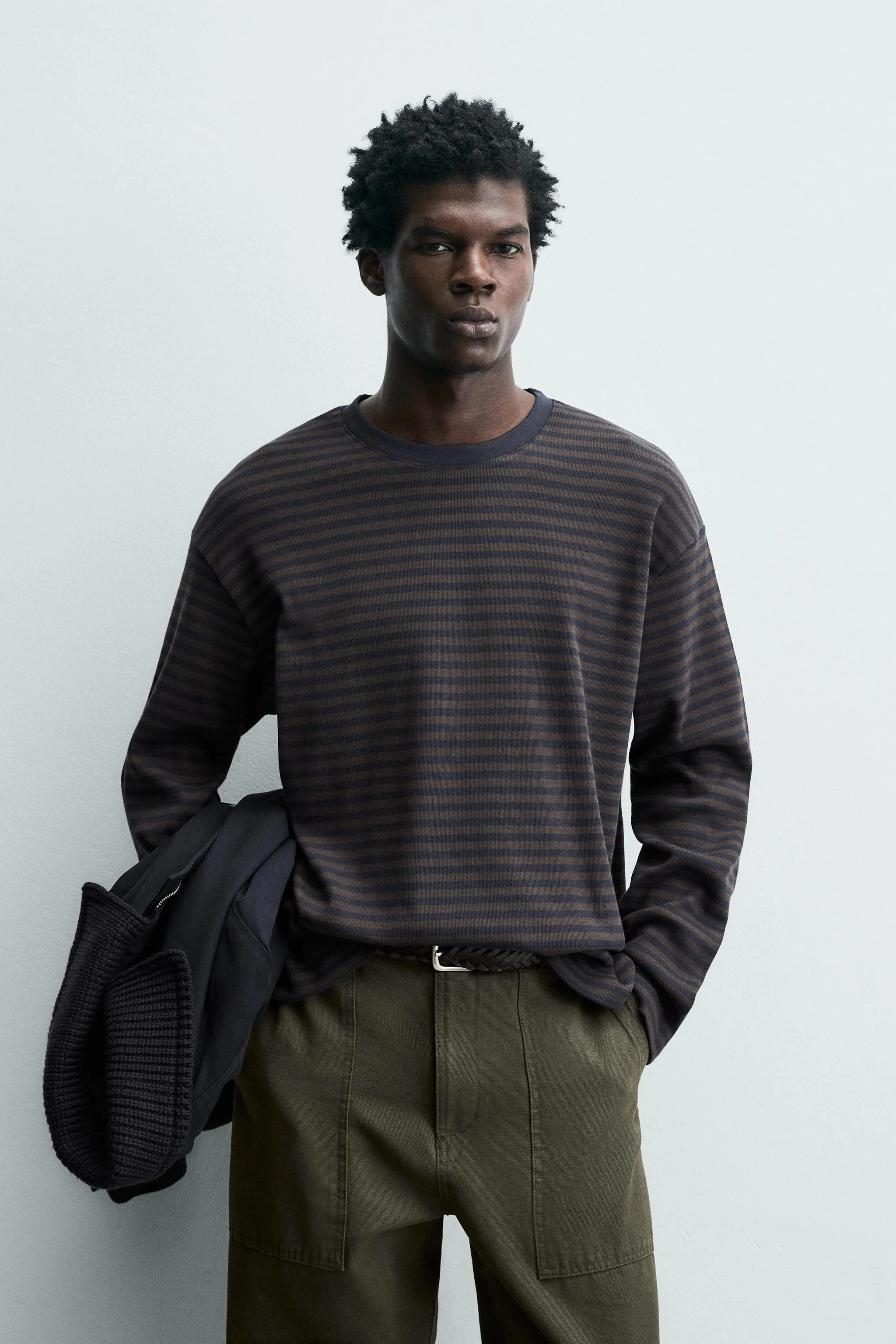 تی شرت راه راه با جزئیات متضاد