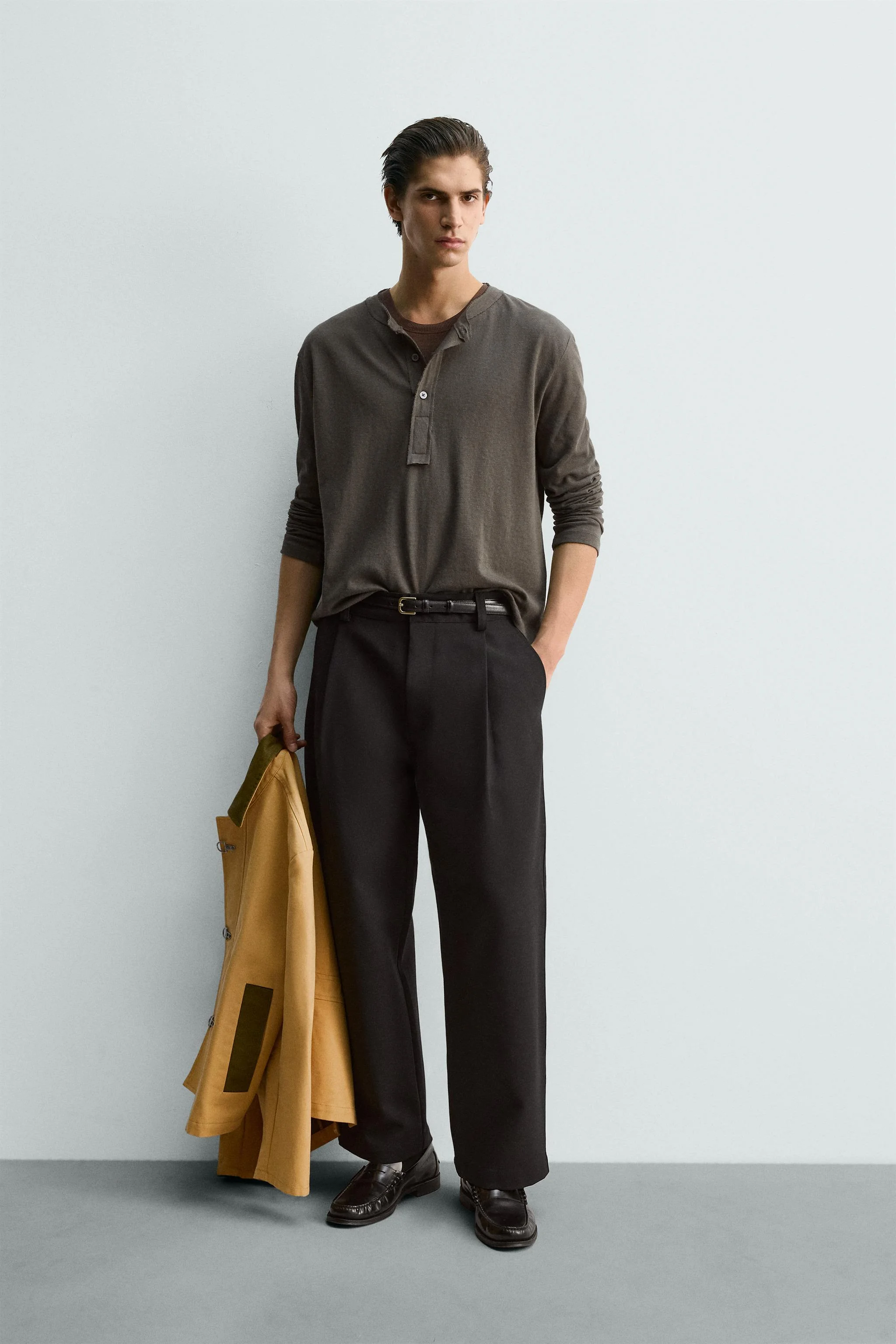 تی شرت یقه هنلی با تن خور راحت تی شرت یقه هنلی با تن خور راحت