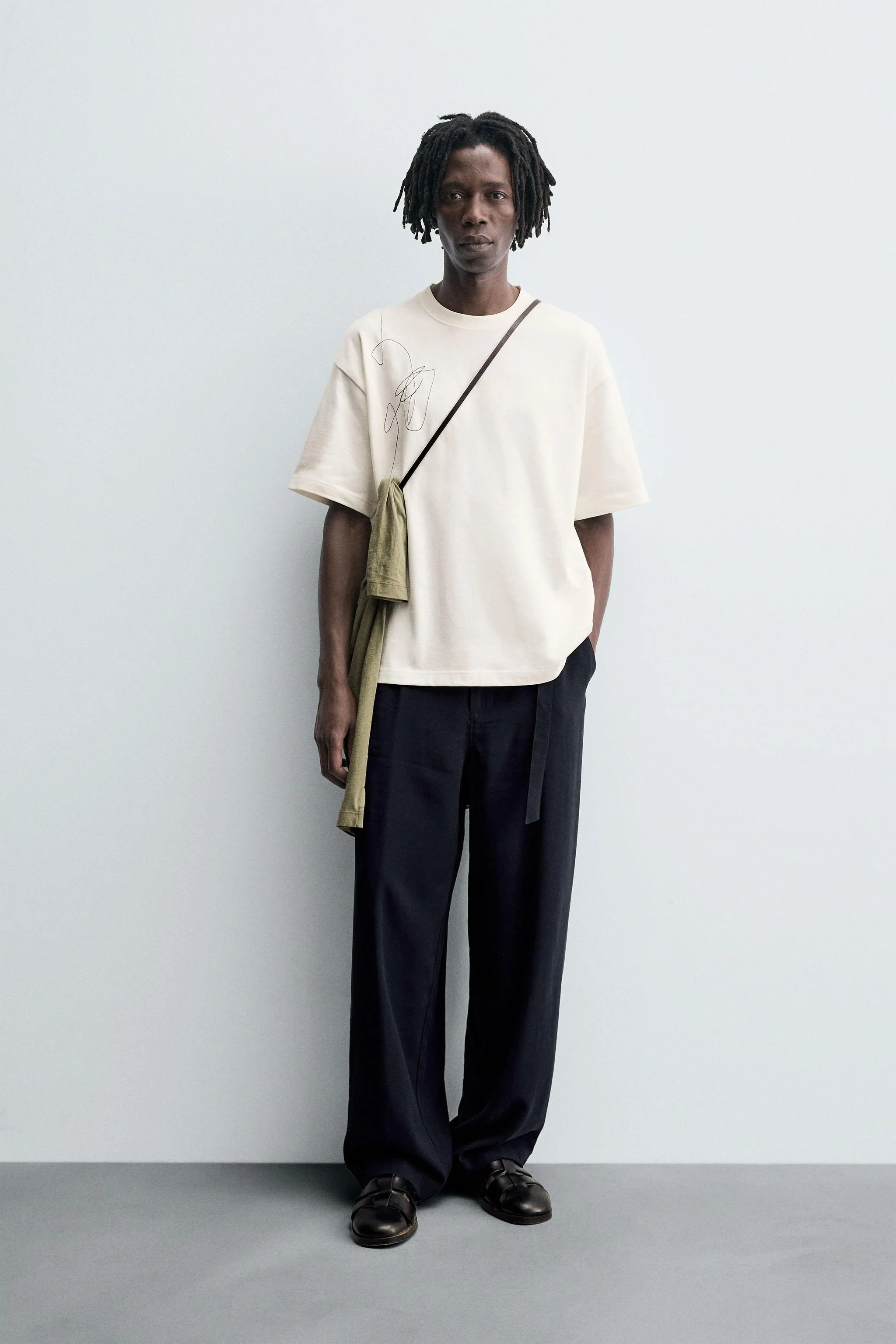 تیشرت با طرح چاپی عکاسی و گلدوزی تیشرت با طرح چاپی عکاسی و گلدوزی