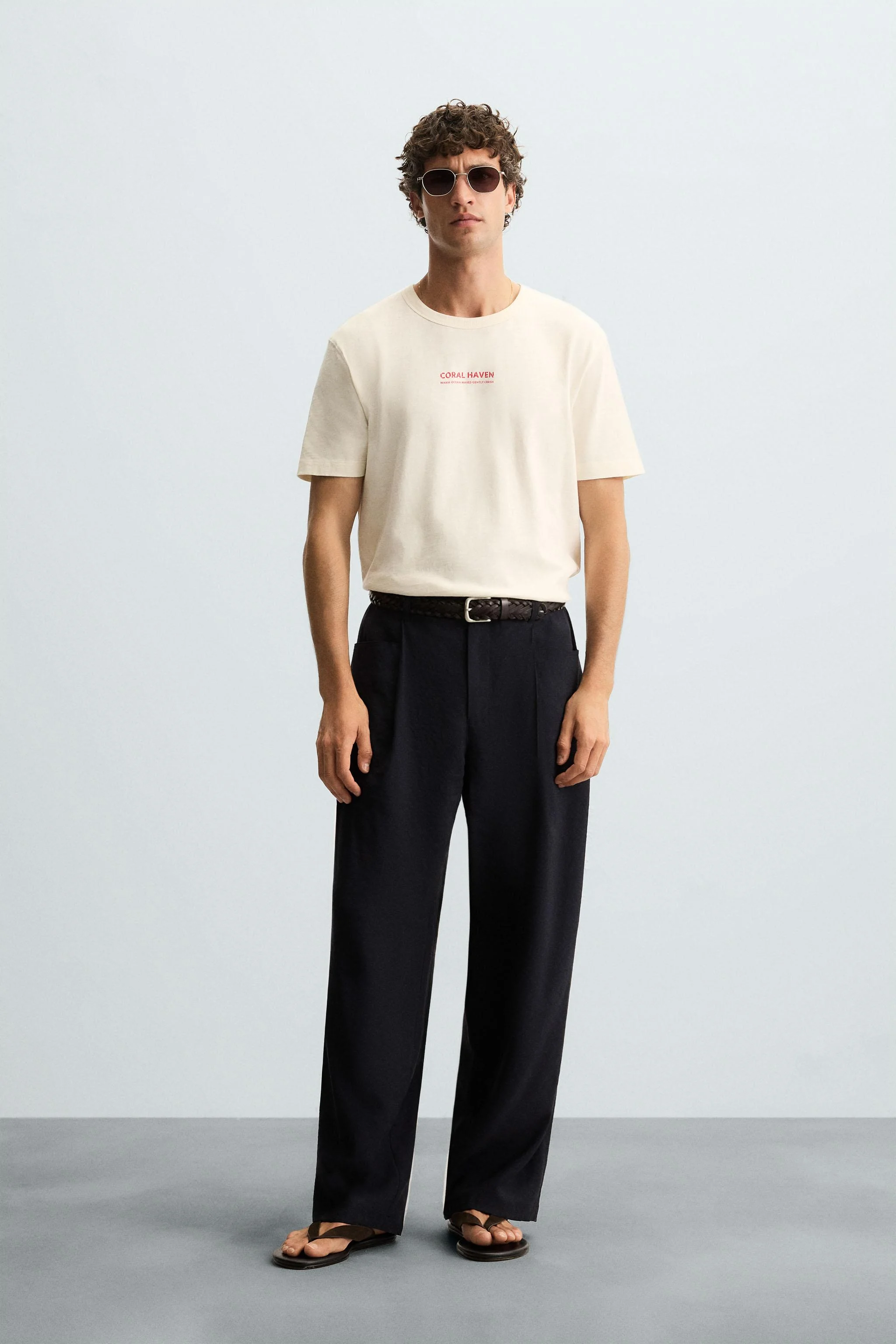 تیشرت گرافیکی با طرح متضاد تیشرت گرافیکی با طرح متضاد