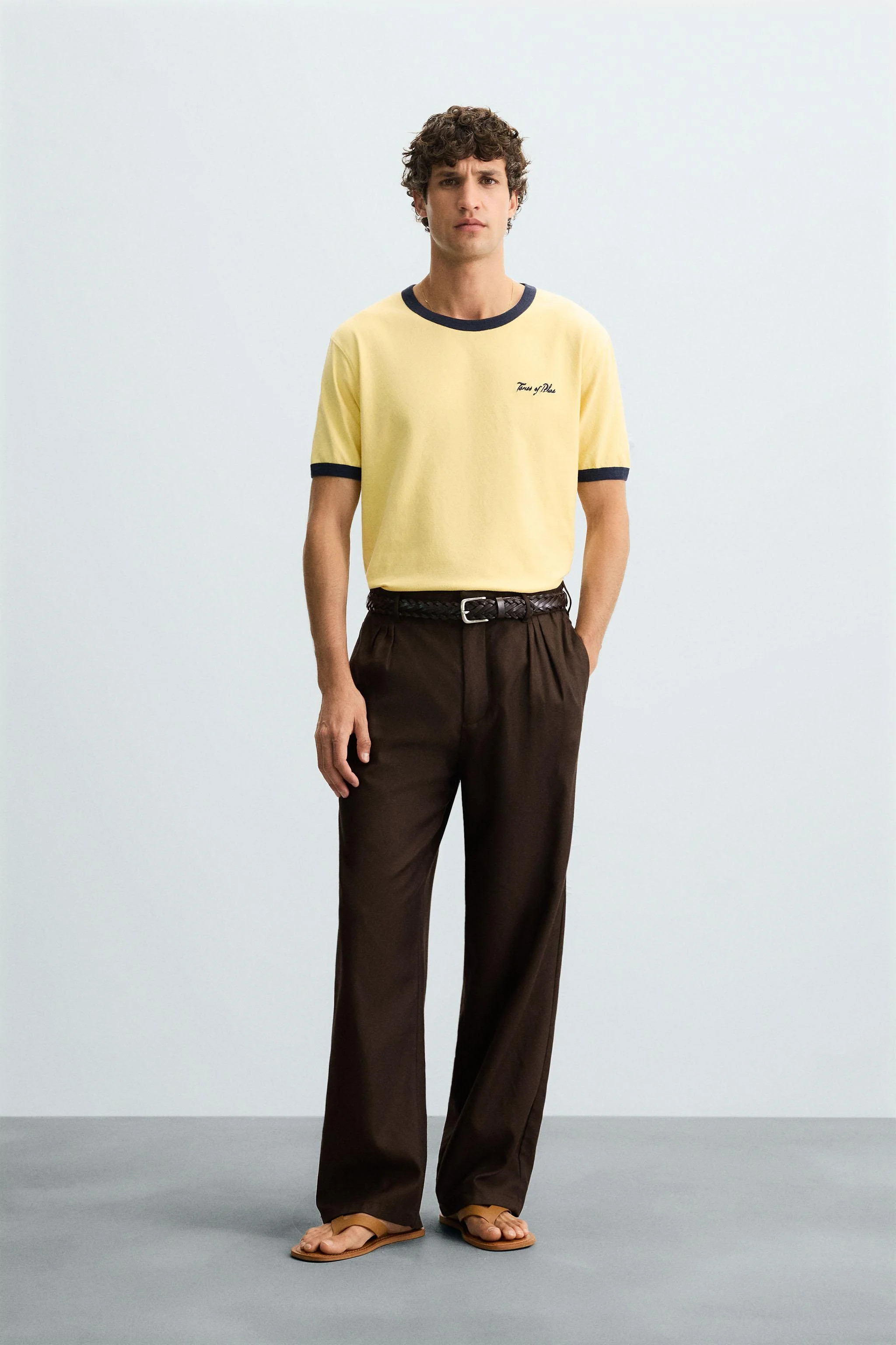 تی شرت گلدوزی شده با بافت کبریتی تی شرت گلدوزی شده با بافت کبریتی