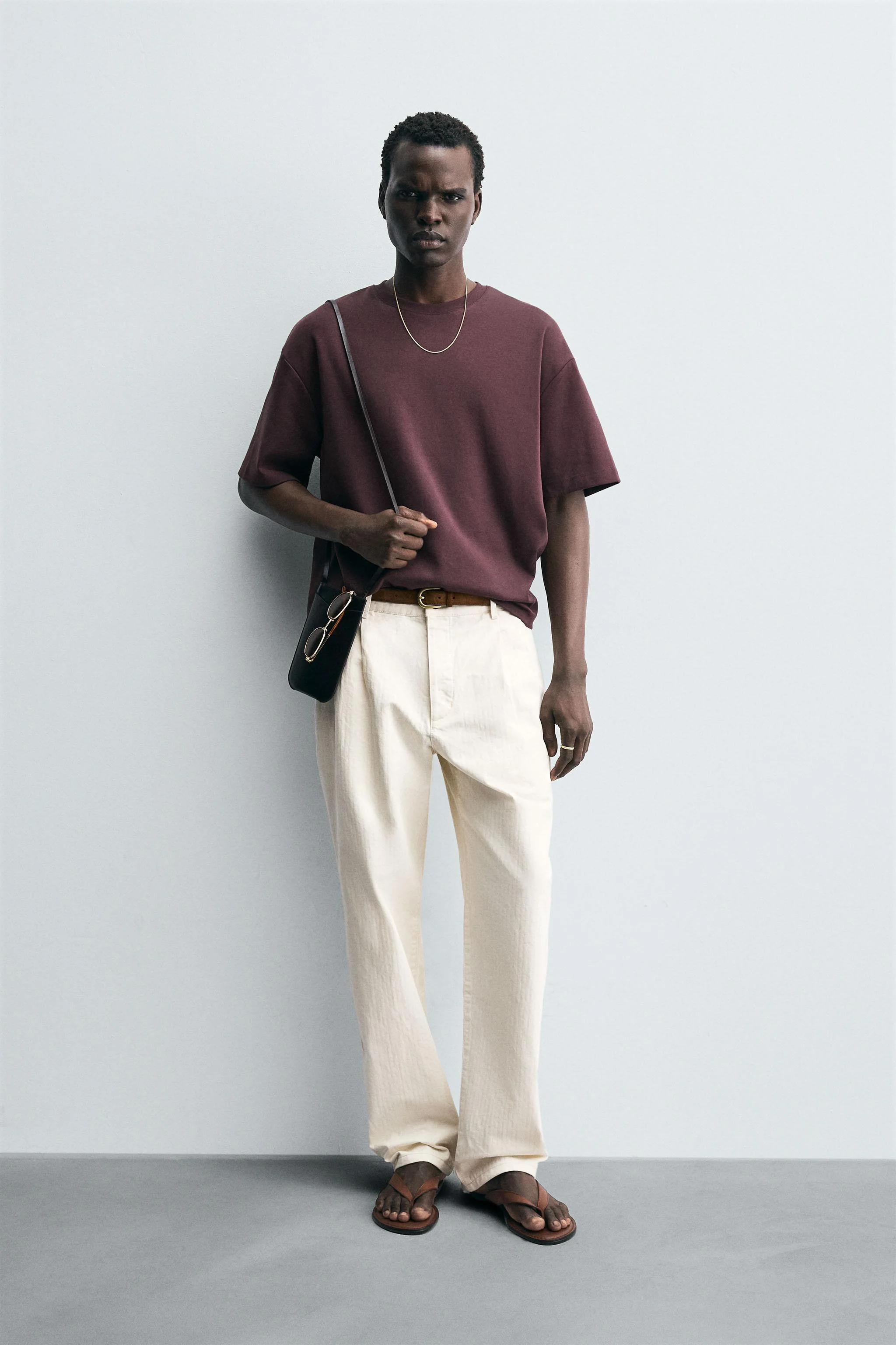 تی شرت با گلدوزی گل