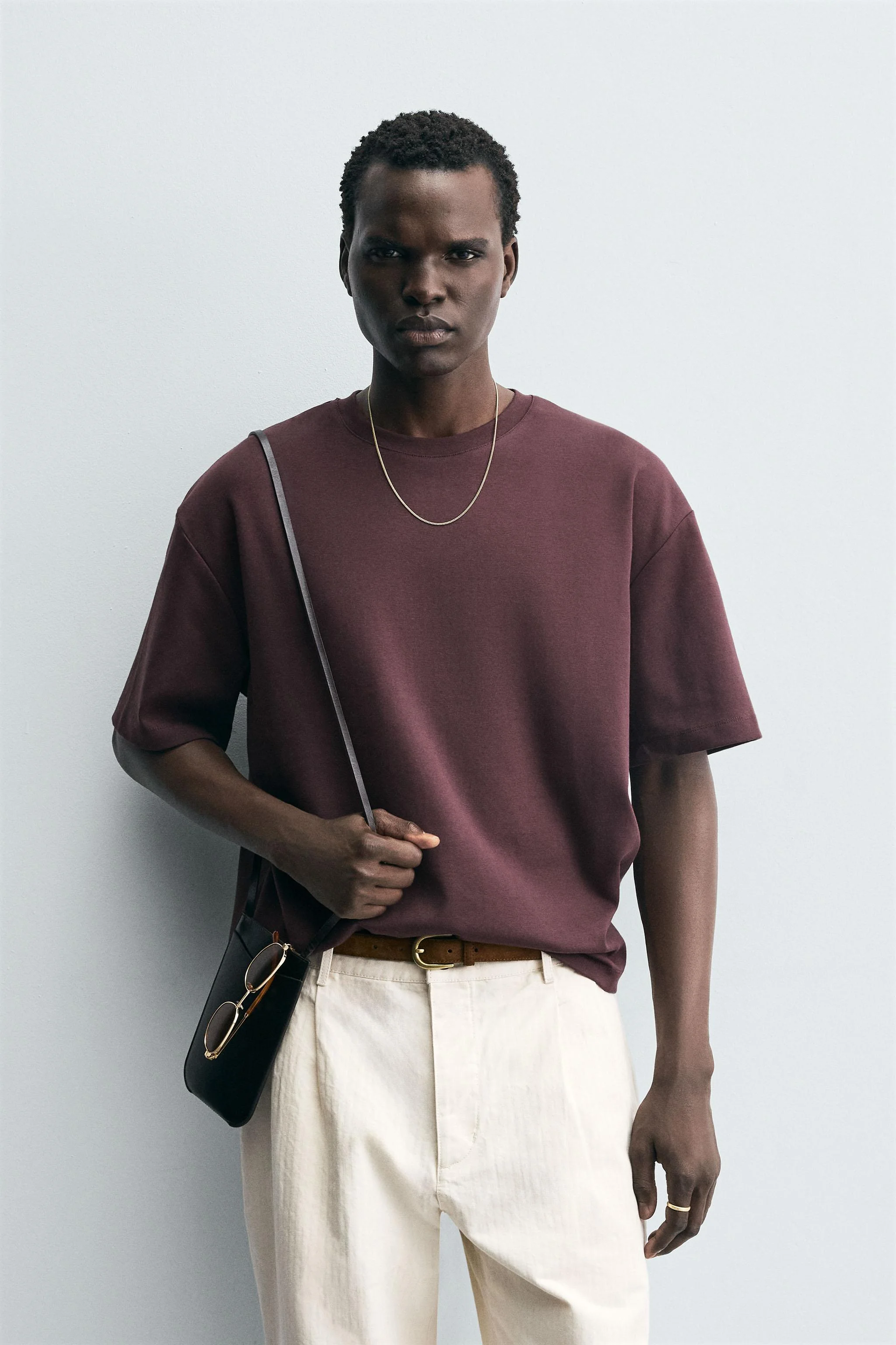 تی شرت با گلدوزی گل