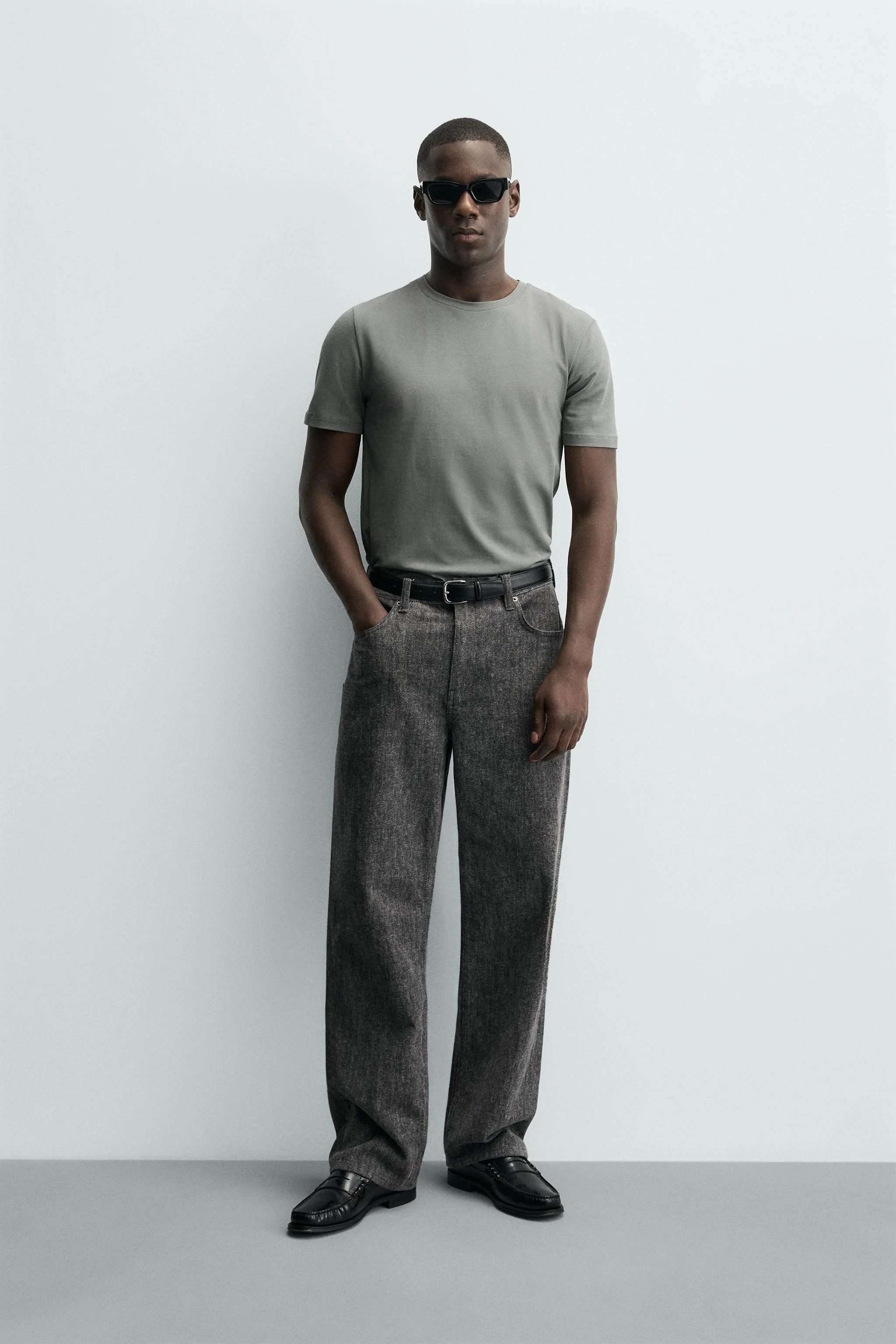 تی شرت یقه گرد آستین کوتاه با فیت اسلیم تی شرت یقه گرد آستین کوتاه با فیت اسلیم