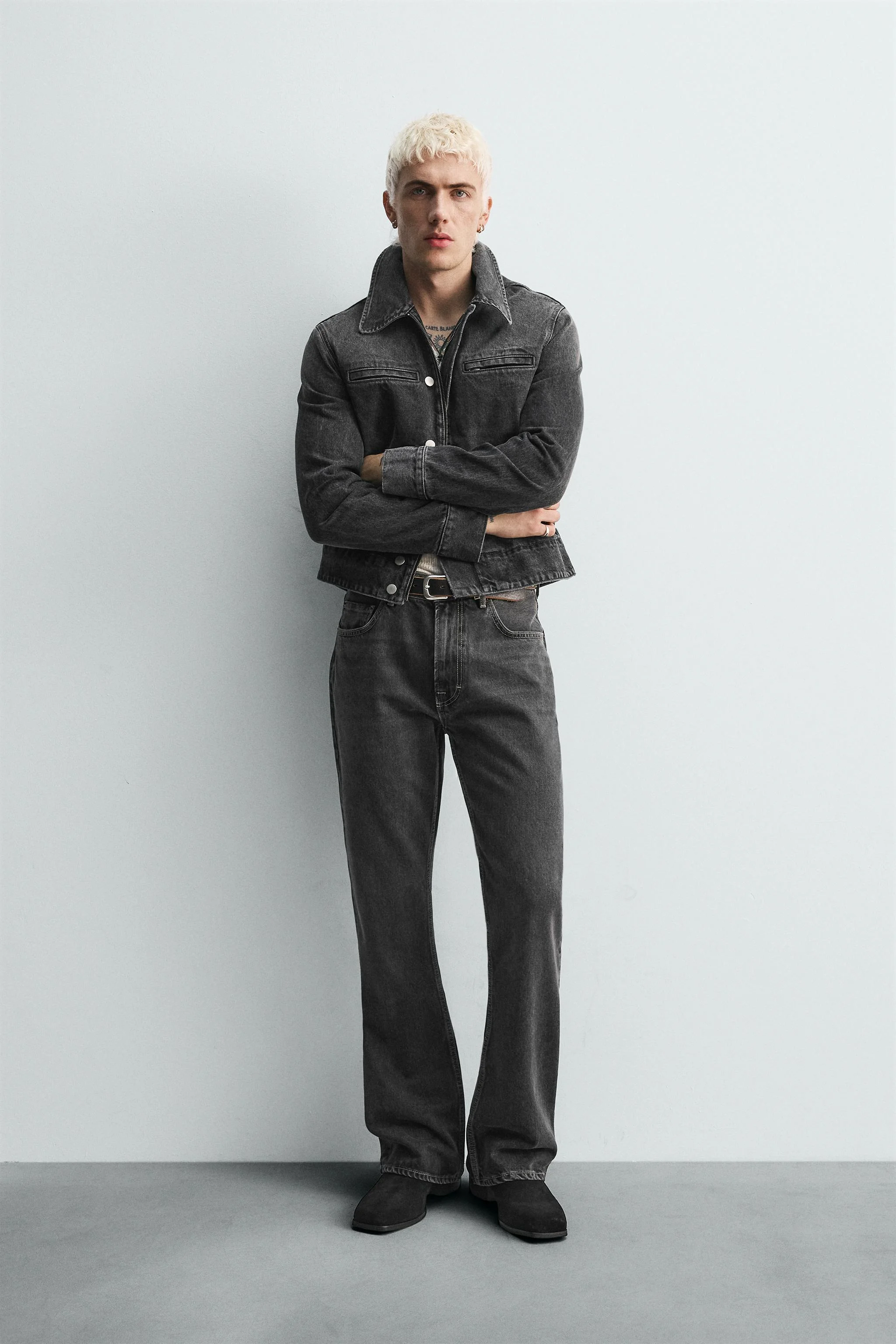 شلوار جین دمپا گشاد با برش خاص