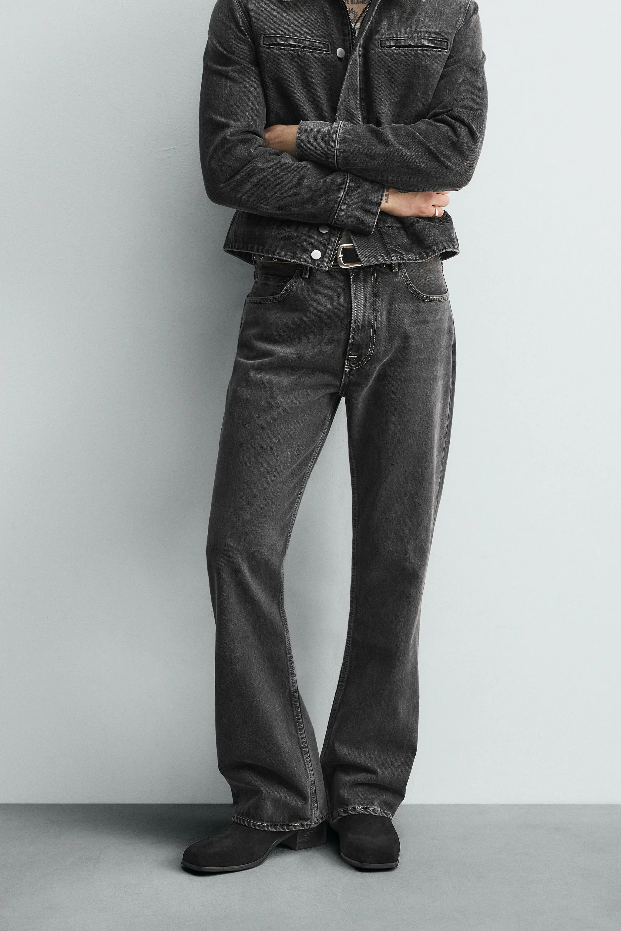 شلوار جین دمپا گشاد با برش خاص