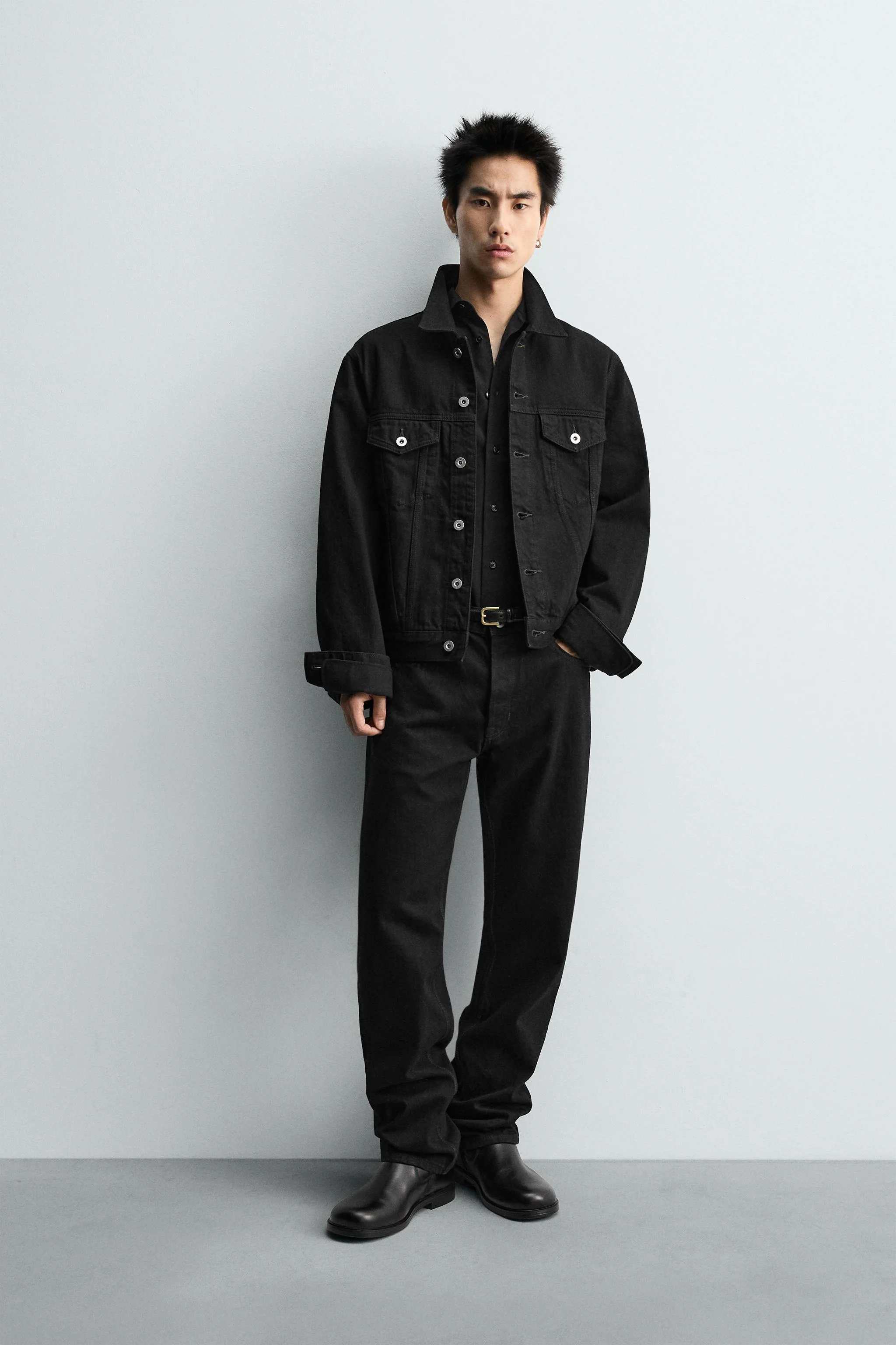 شلوار جین راسته با پاچه های صاف